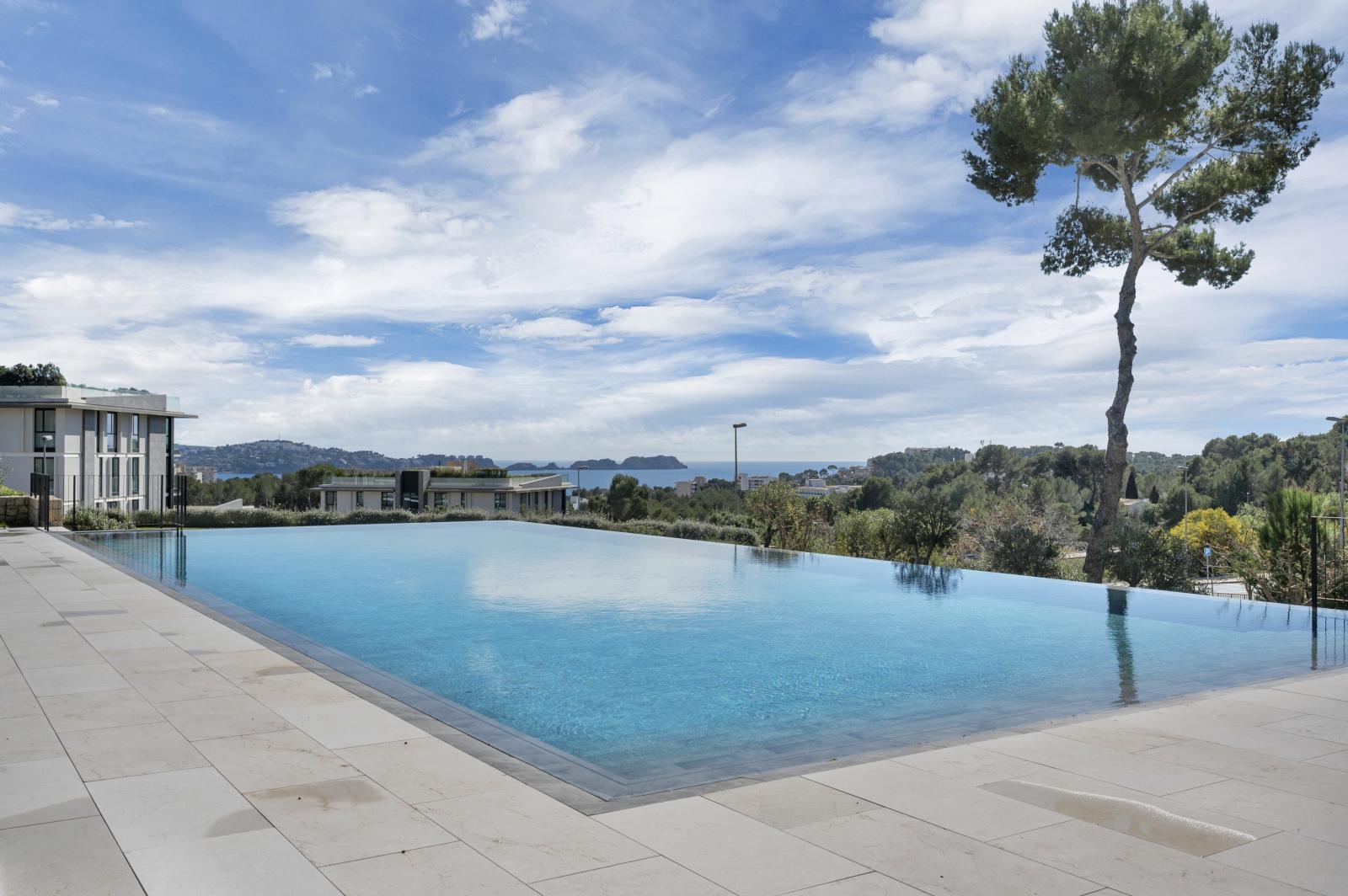 Luxury apartment with panoramic sea views in an exclusive complex in Paguera (24)