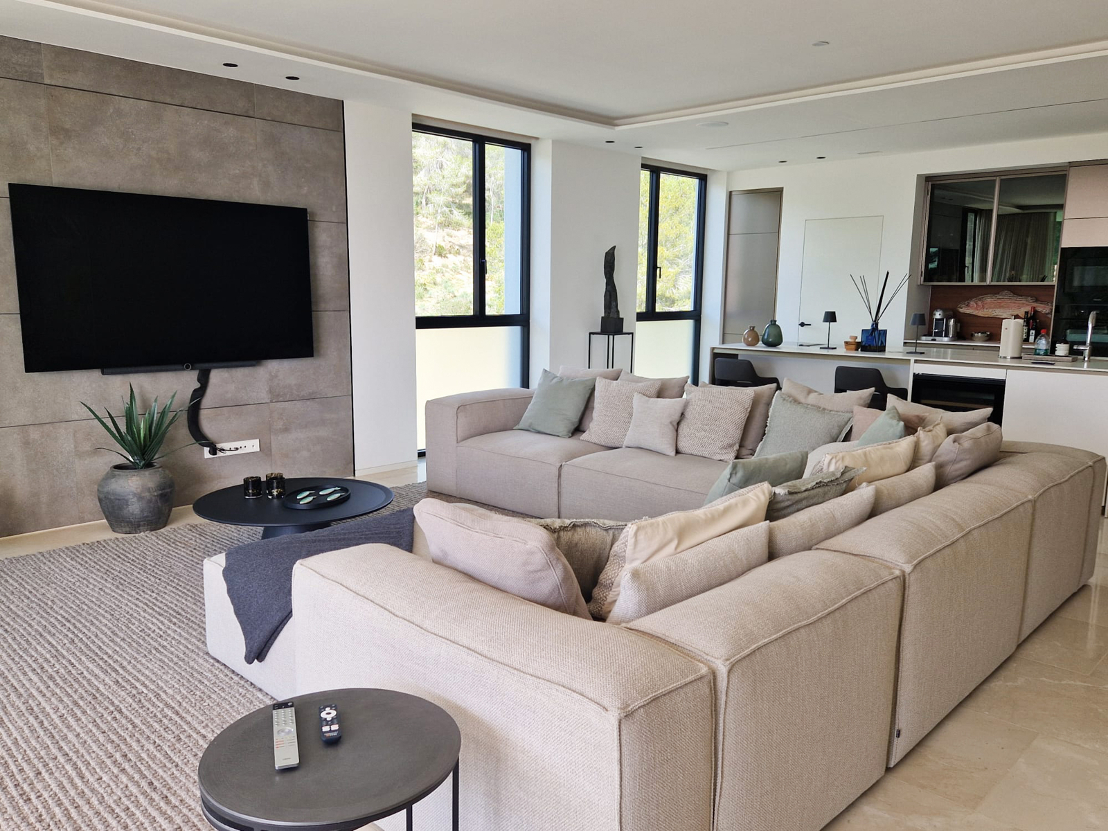 Luxury apartment with panoramic sea views in an exclusive complex in Paguera (2)