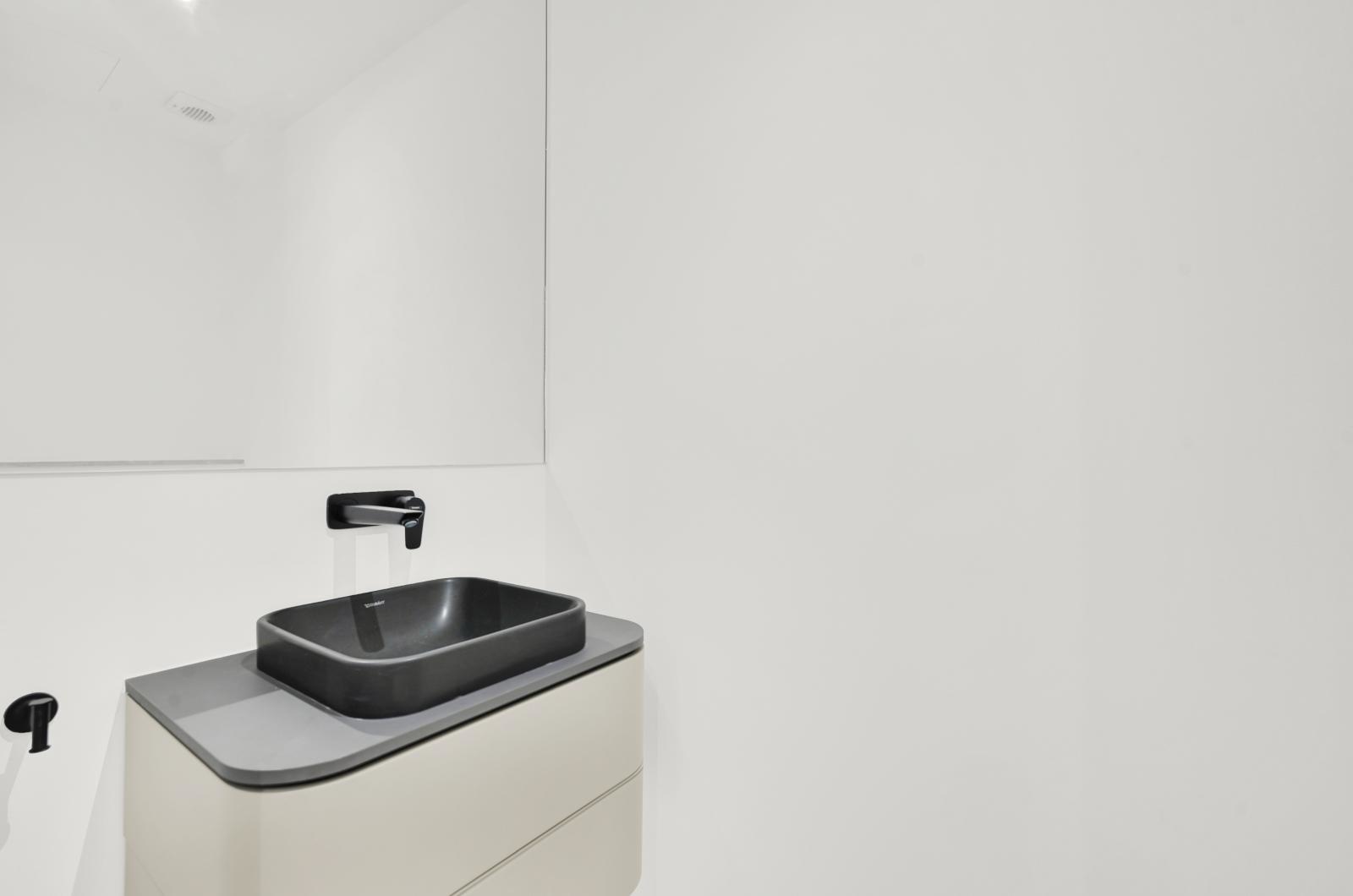 Luxurious apartment with large terrace and stunning views over Palma's harbor and the cathedral (19)