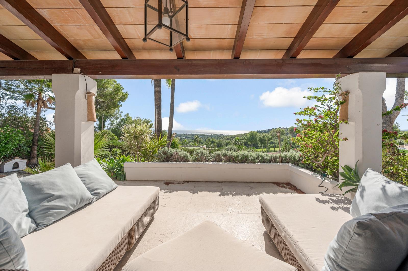 Mediterranean dream villa with sea view in Bendinat (46)