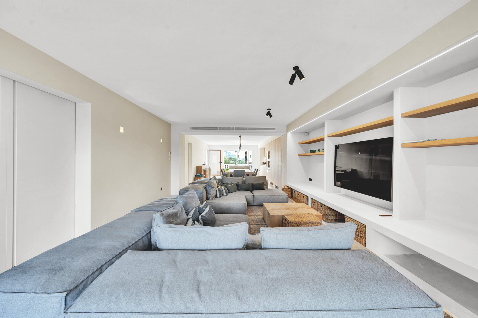 Exclusive renovated flat with 2 terraces & jacuzzi in complex with beach access in Costa de la Calma (42)