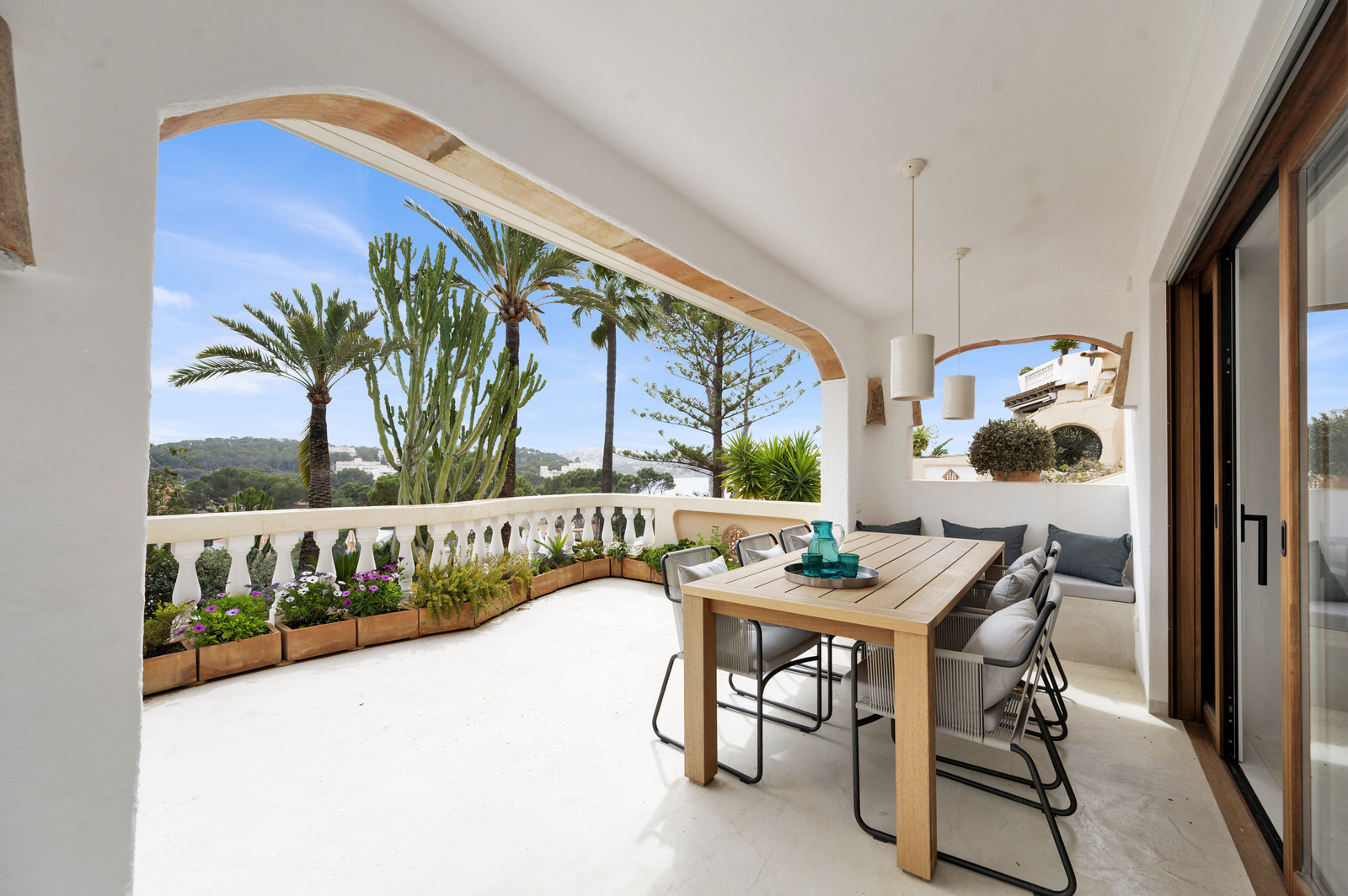 Exclusive renovated flat with 2 terraces & jacuzzi in complex with beach access in Costa de la Calma (37)