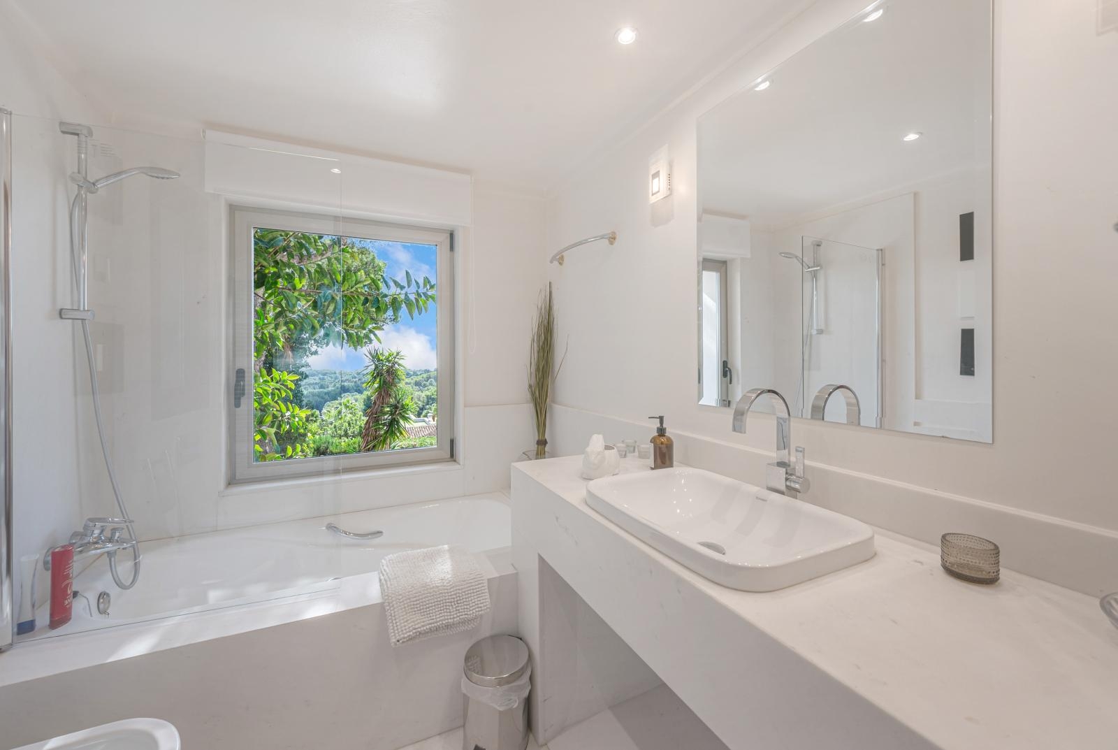 Mediterranean dream villa with sea view in Bendinat (37)