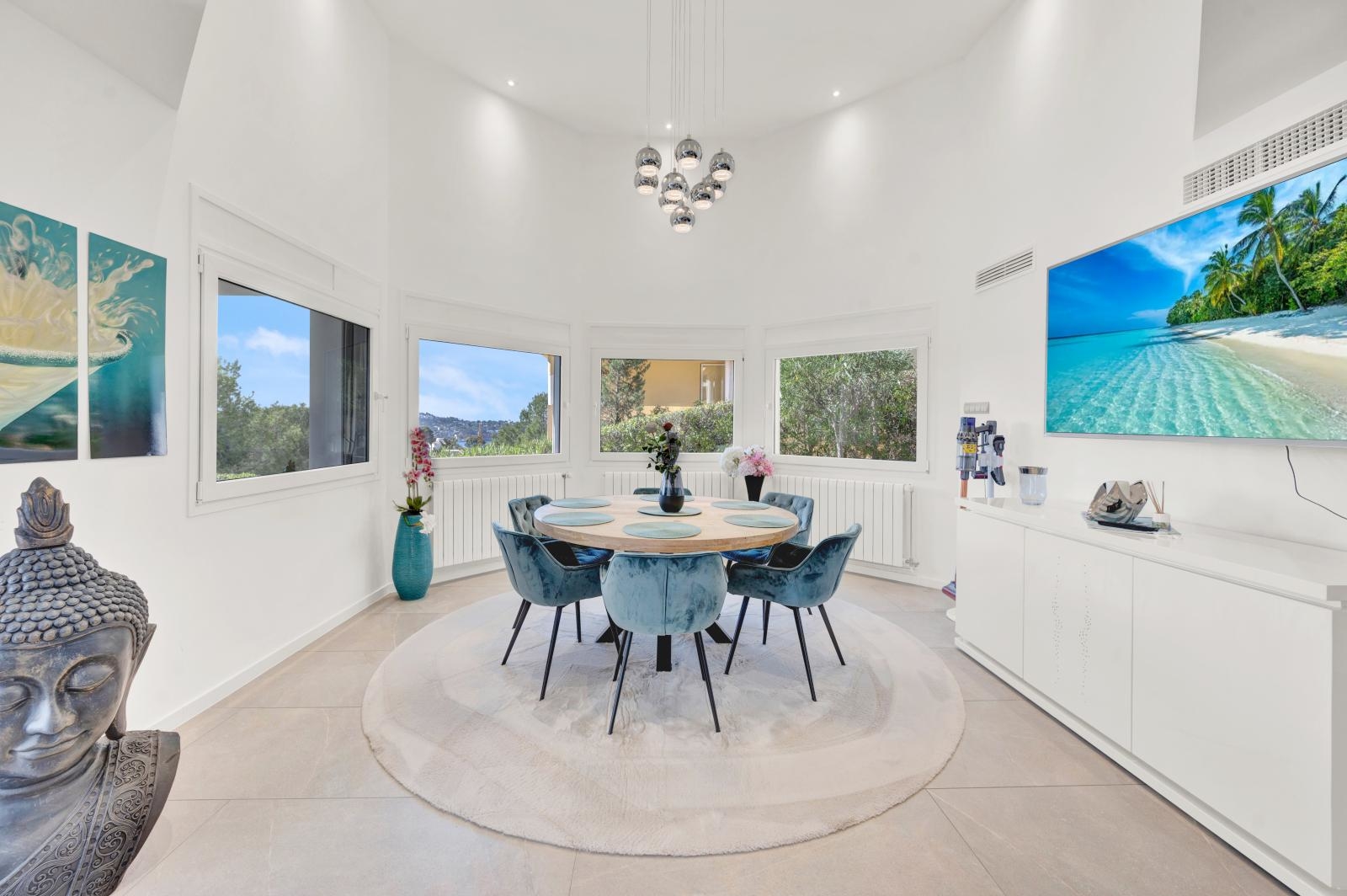 Renovated villa with pool and partial sea views in Costa de la Calma (3)