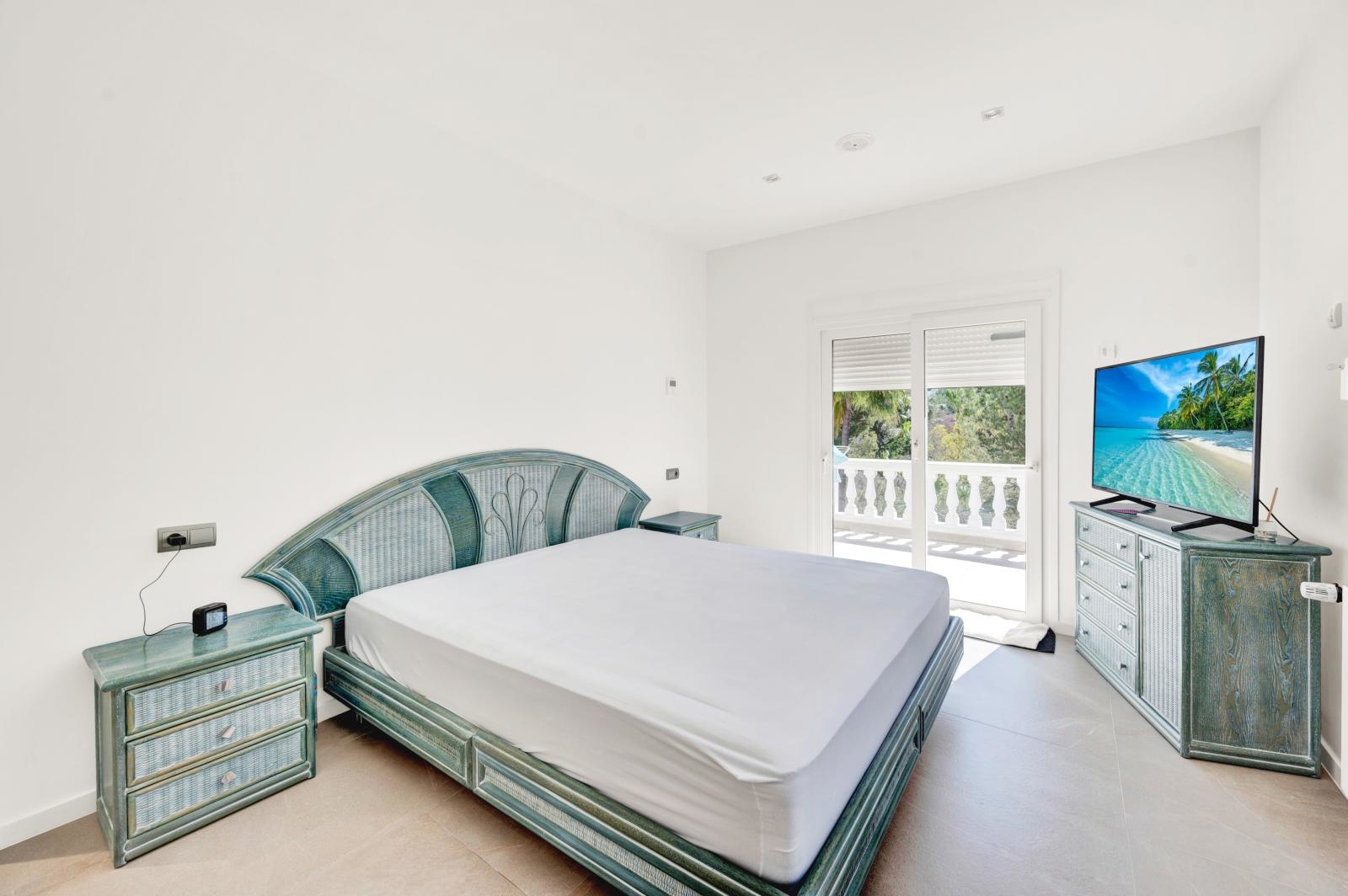 Renovated villa with pool and partial sea views in Costa de la Calma (21)