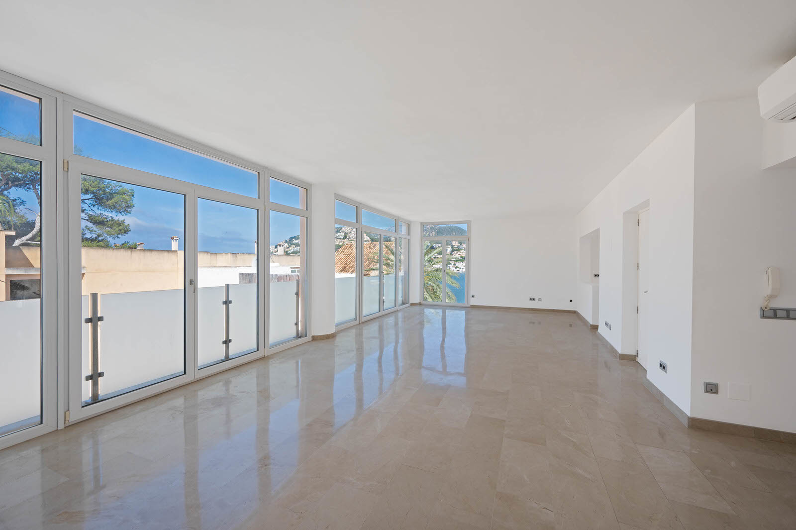 Penthouse with spectacular views and large roof terrace in Puerto Andratx (8)