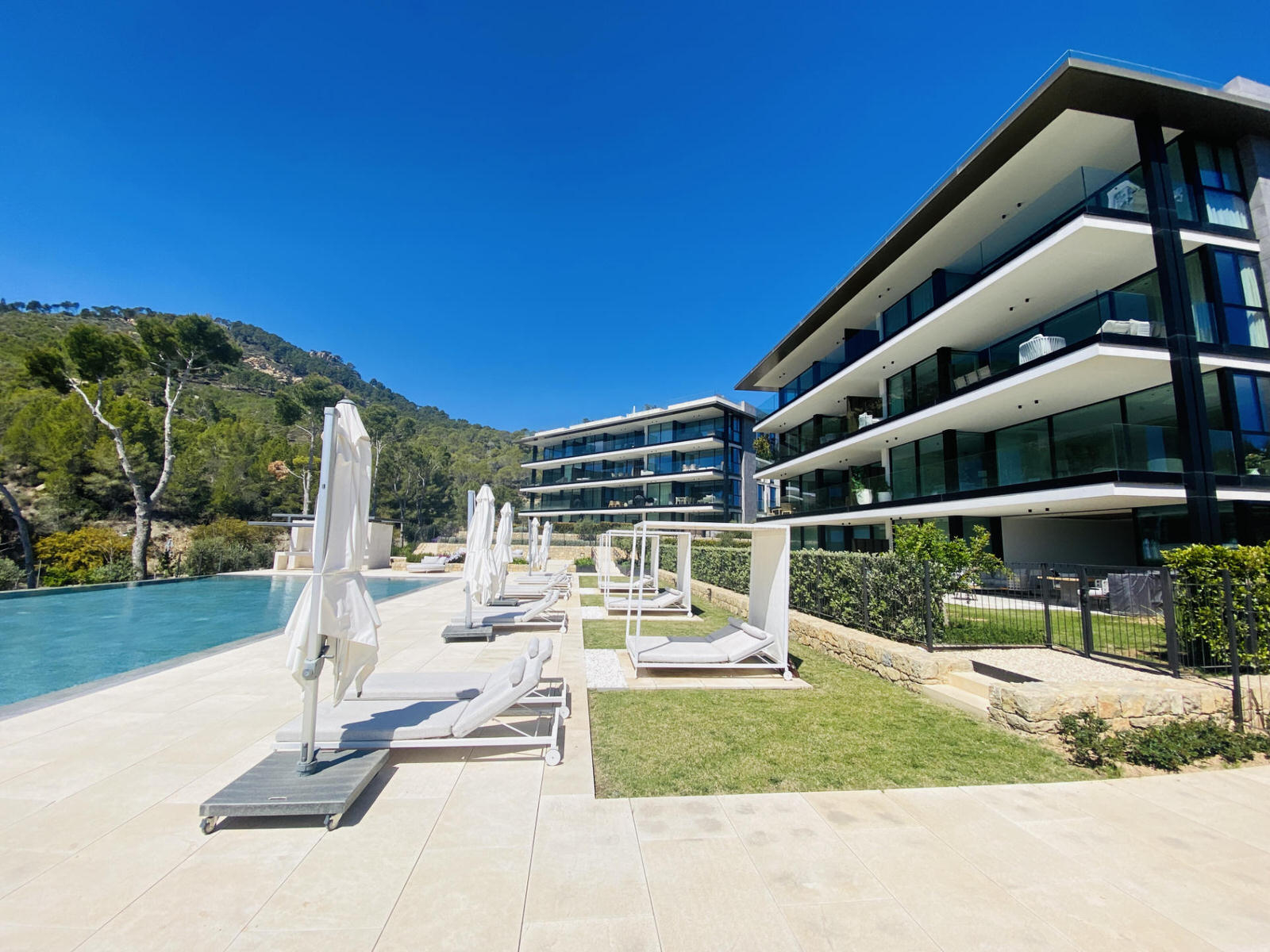 Luxury-seaview-penthouse in Paguera, southwest Mallorca  (1)