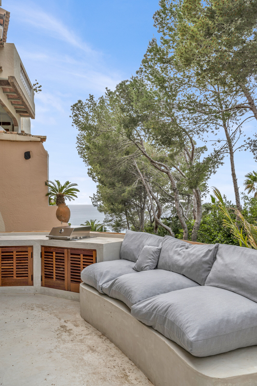 Exclusive renovated flat with 2 terraces & jacuzzi in complex with beach access in Costa de la Calma (8)