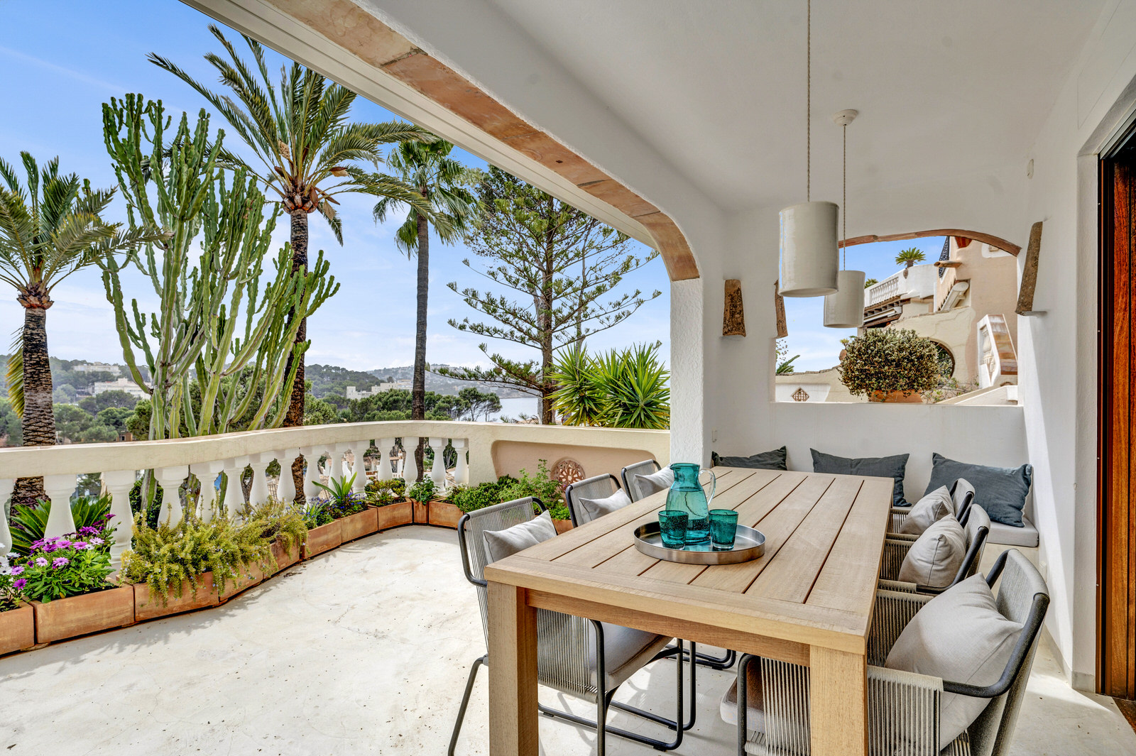 Exclusive renovated flat with 2 terraces & jacuzzi in complex with beach access in Costa de la Calma (36)