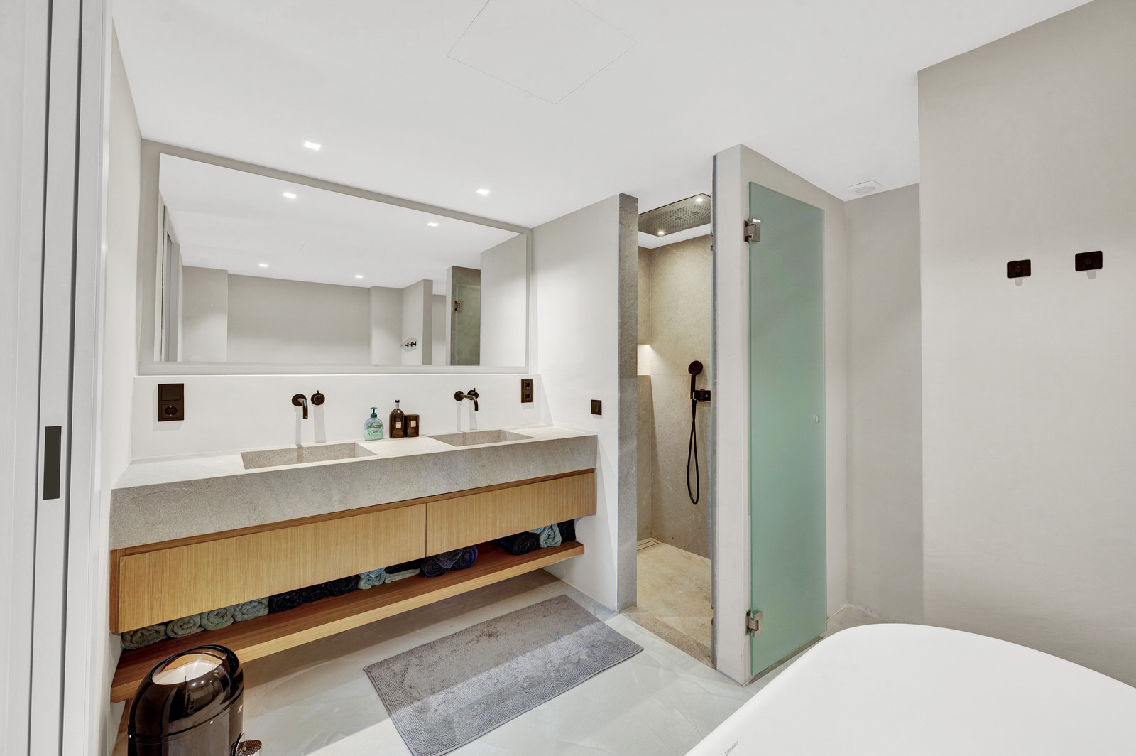 Exclusive renovated flat with 2 terraces & jacuzzi in complex with beach access in Costa de la Calma (22)