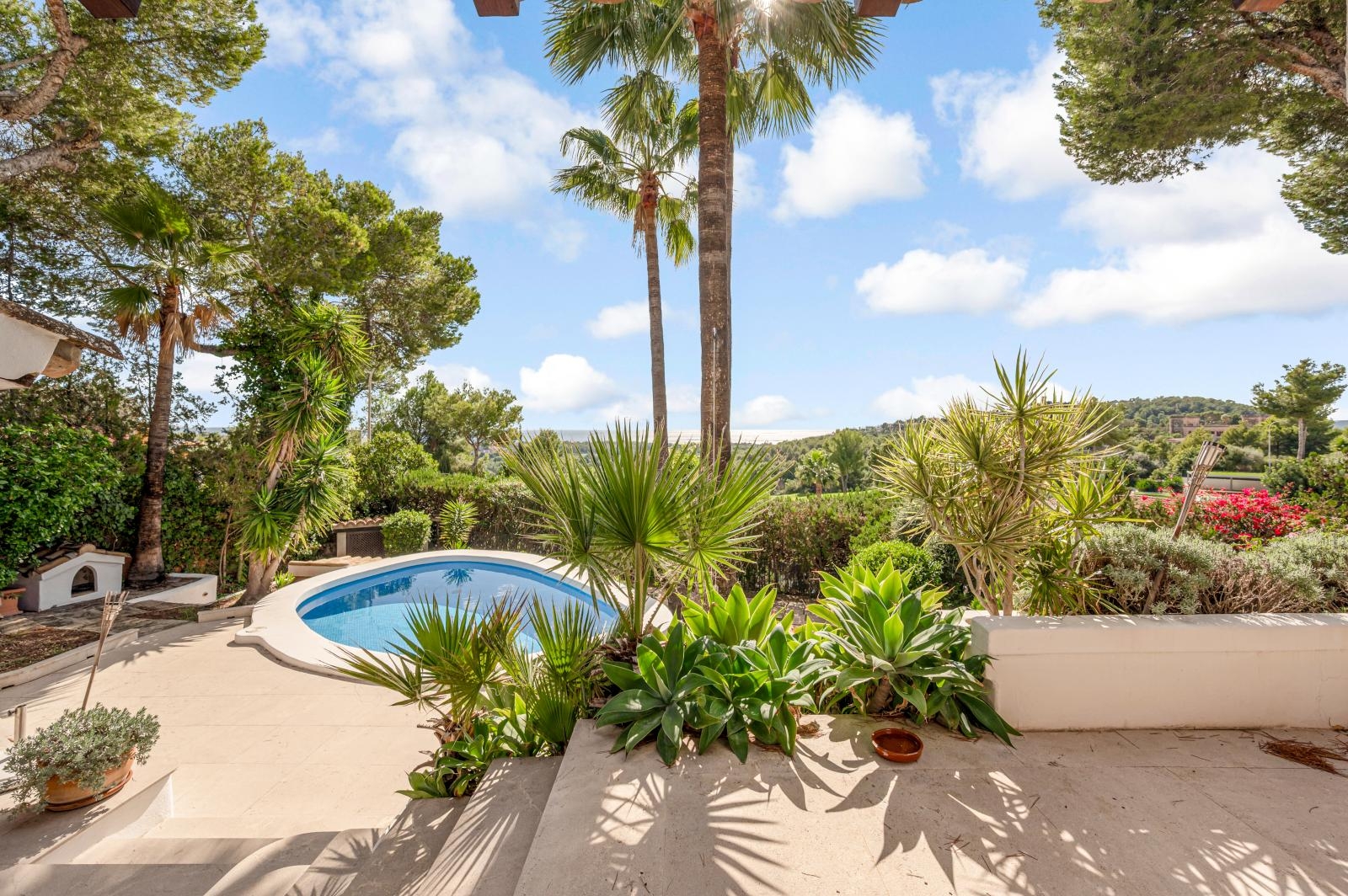 Mediterranean dream villa with sea view in Bendinat (44)