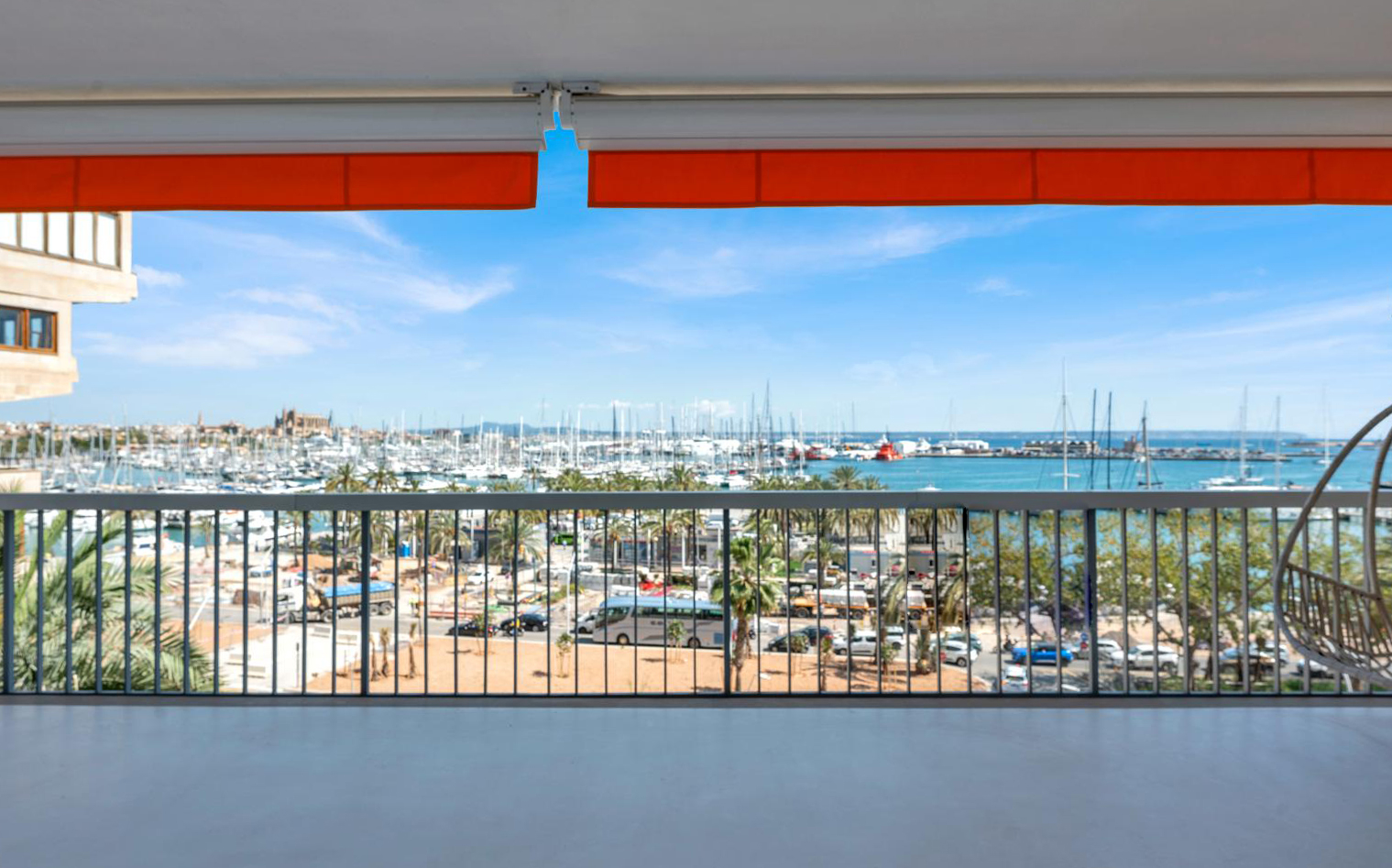 Luxurious apartment with large terrace and stunning views over Palma's harbor and the cathedral (10)