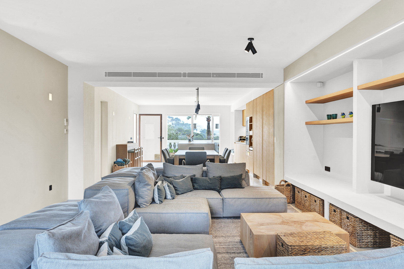 Exclusive renovated flat with 2 terraces & jacuzzi in complex with beach access in Costa de la Calma (43)