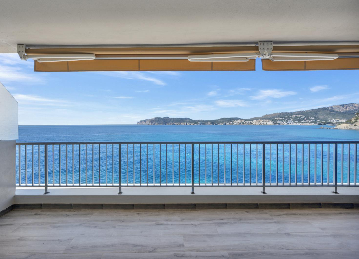 1st sea line Completely renovated apartment with fantastic panoramic sea views in Costa de la Calma (17)