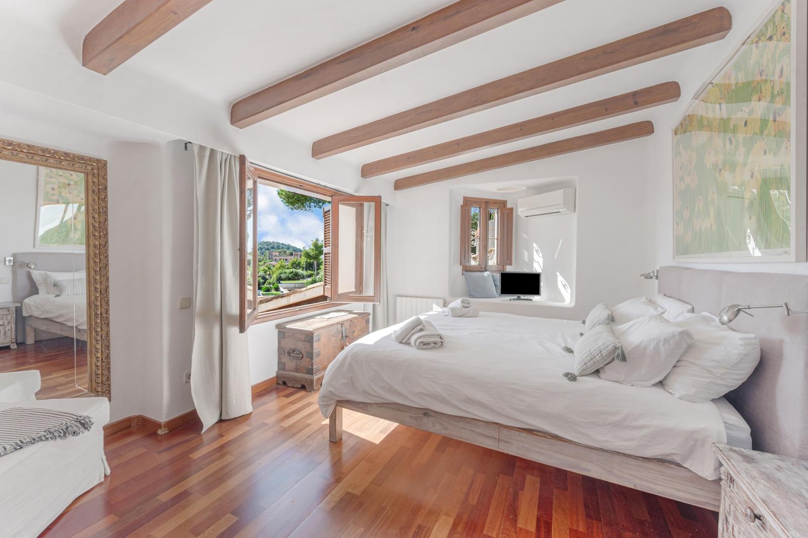 Mediterranean dream villa with sea view in Bendinat (33)