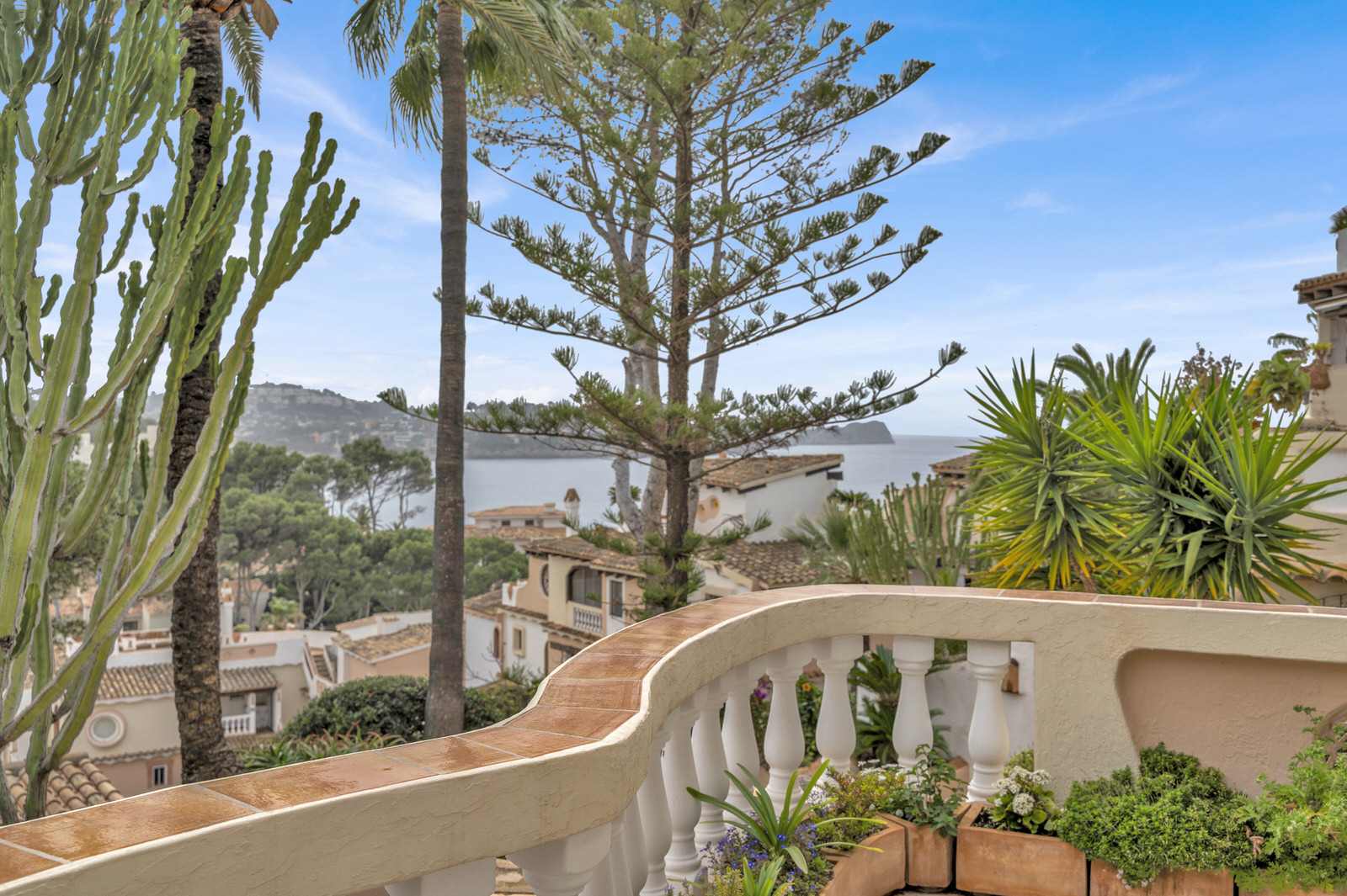 Exclusive renovated flat with 2 terraces & jacuzzi in complex with beach access in Costa de la Calma (3)