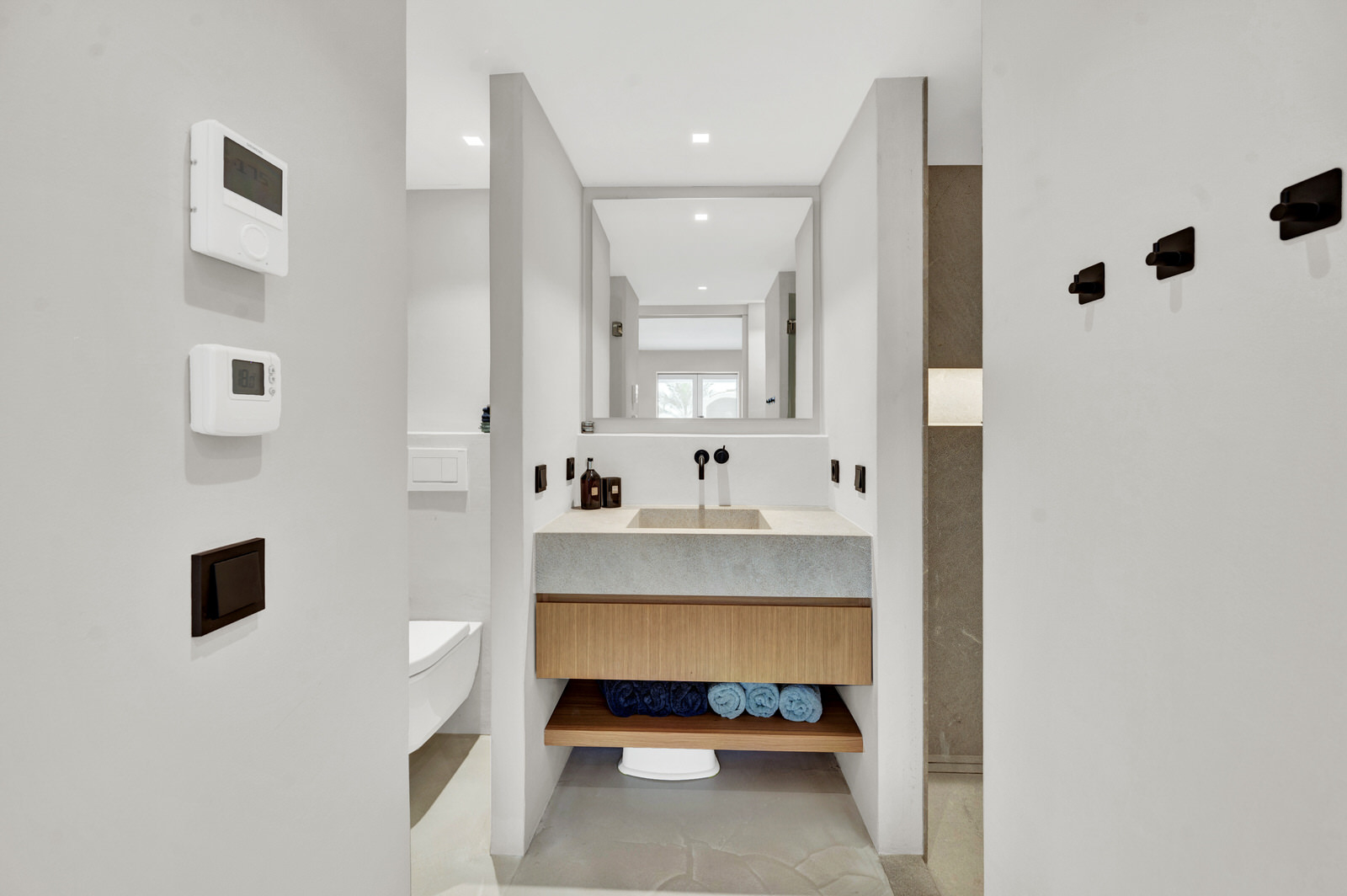 Exclusive renovated flat with 2 terraces & jacuzzi in complex with beach access in Costa de la Calma (28)