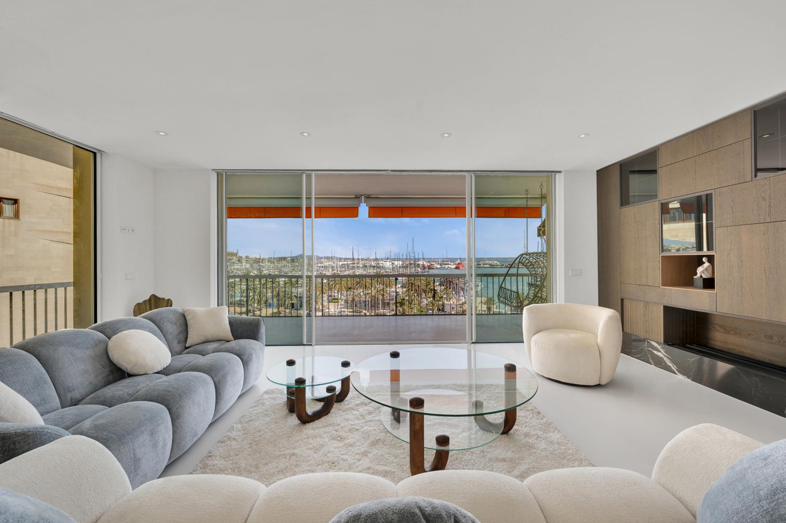 Luxurious apartment with large terrace and stunning views over Palma's harbor and the cathedral (8)