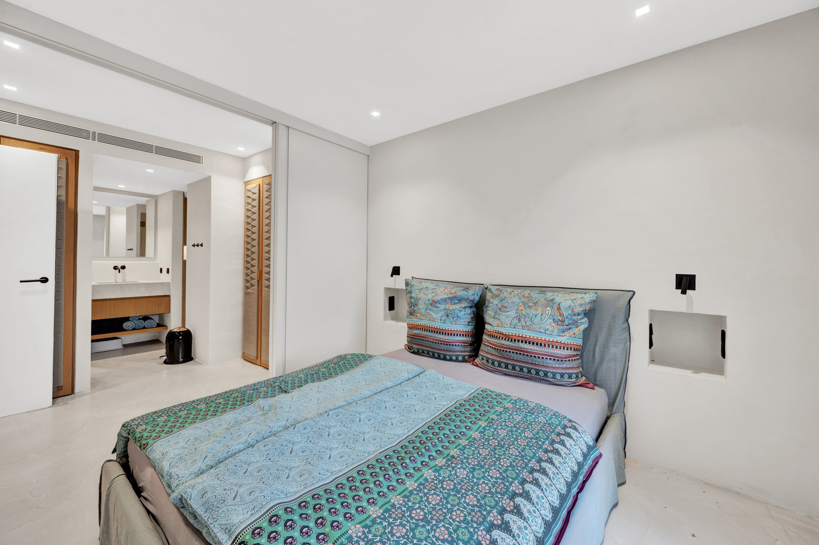 Exclusive renovated flat with 2 terraces & jacuzzi in complex with beach access in Costa de la Calma (15)