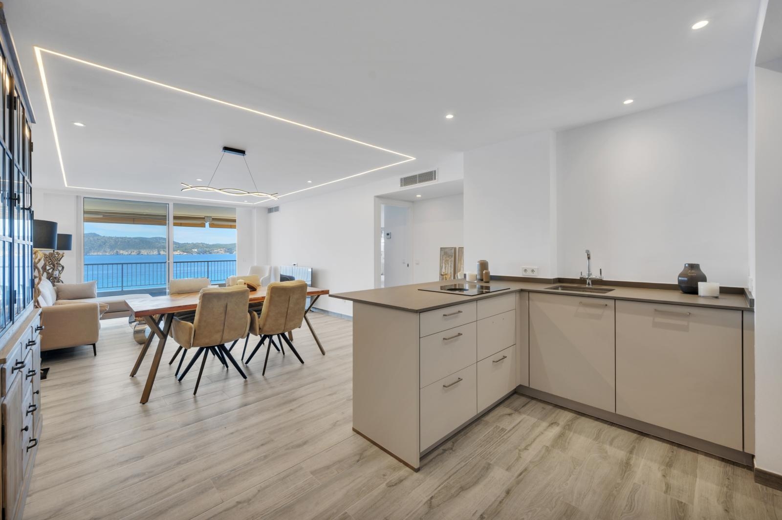 1st sea line Completely renovated apartment with fantastic panoramic sea views in Costa de la Calma (1)