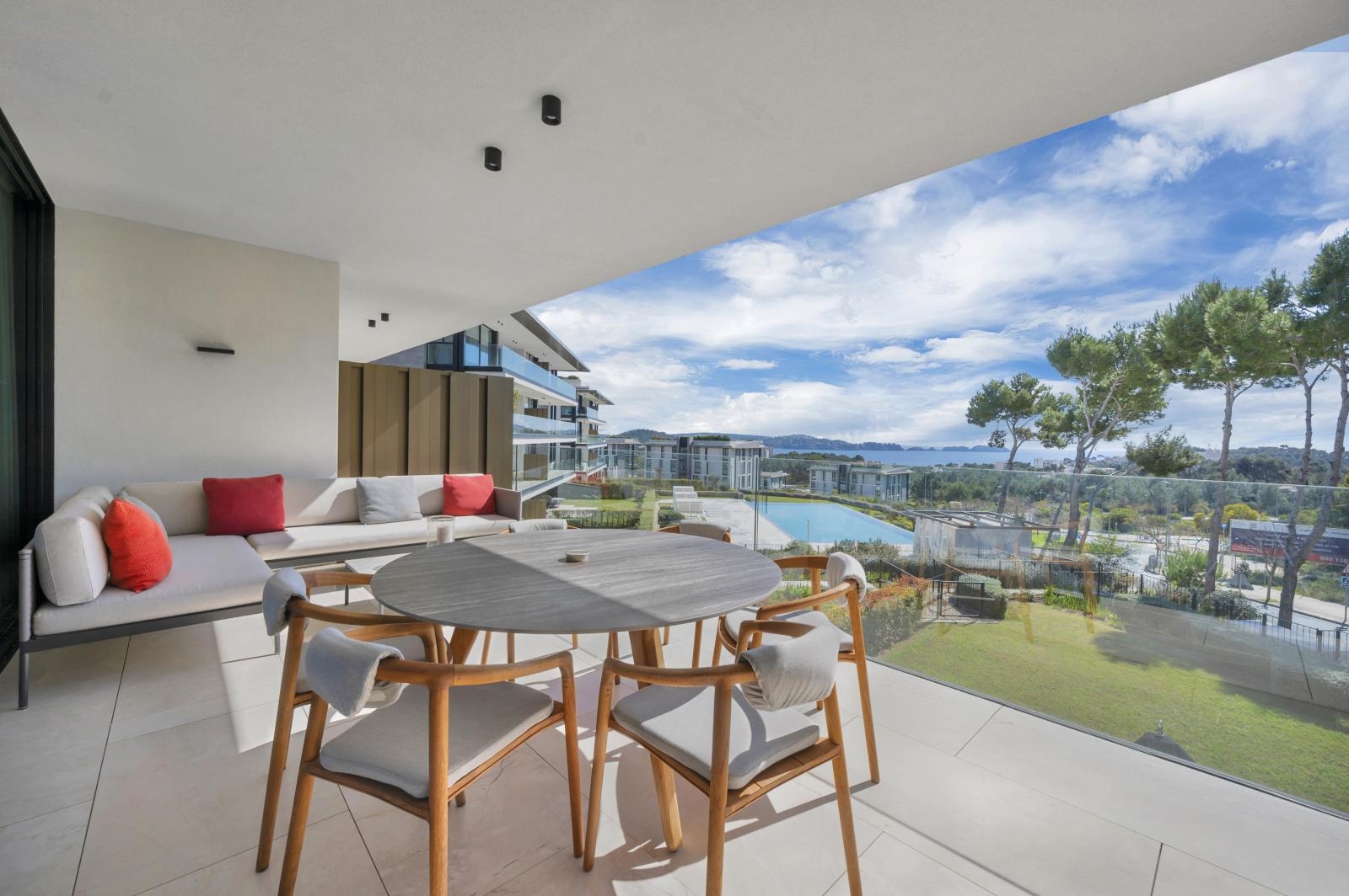 Luxury apartment with panoramic sea views in an exclusive complex in Paguera (19)