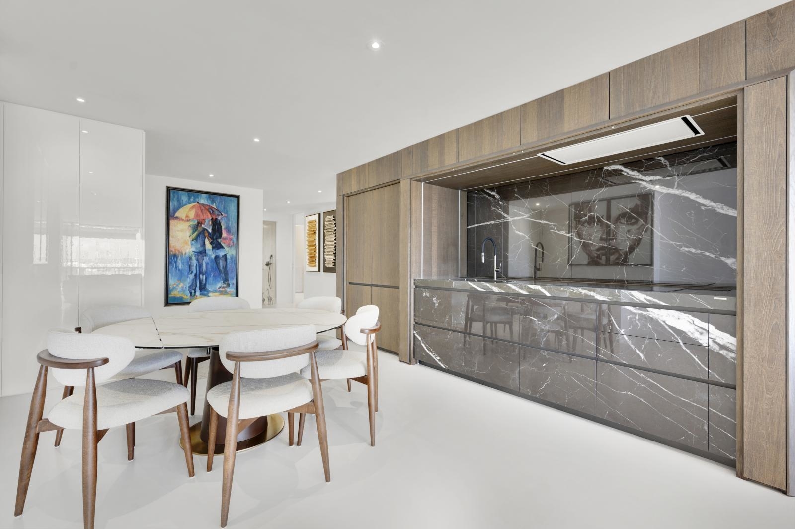 Luxurious apartment with large terrace and stunning views over Palma's harbor and the cathedral (14)