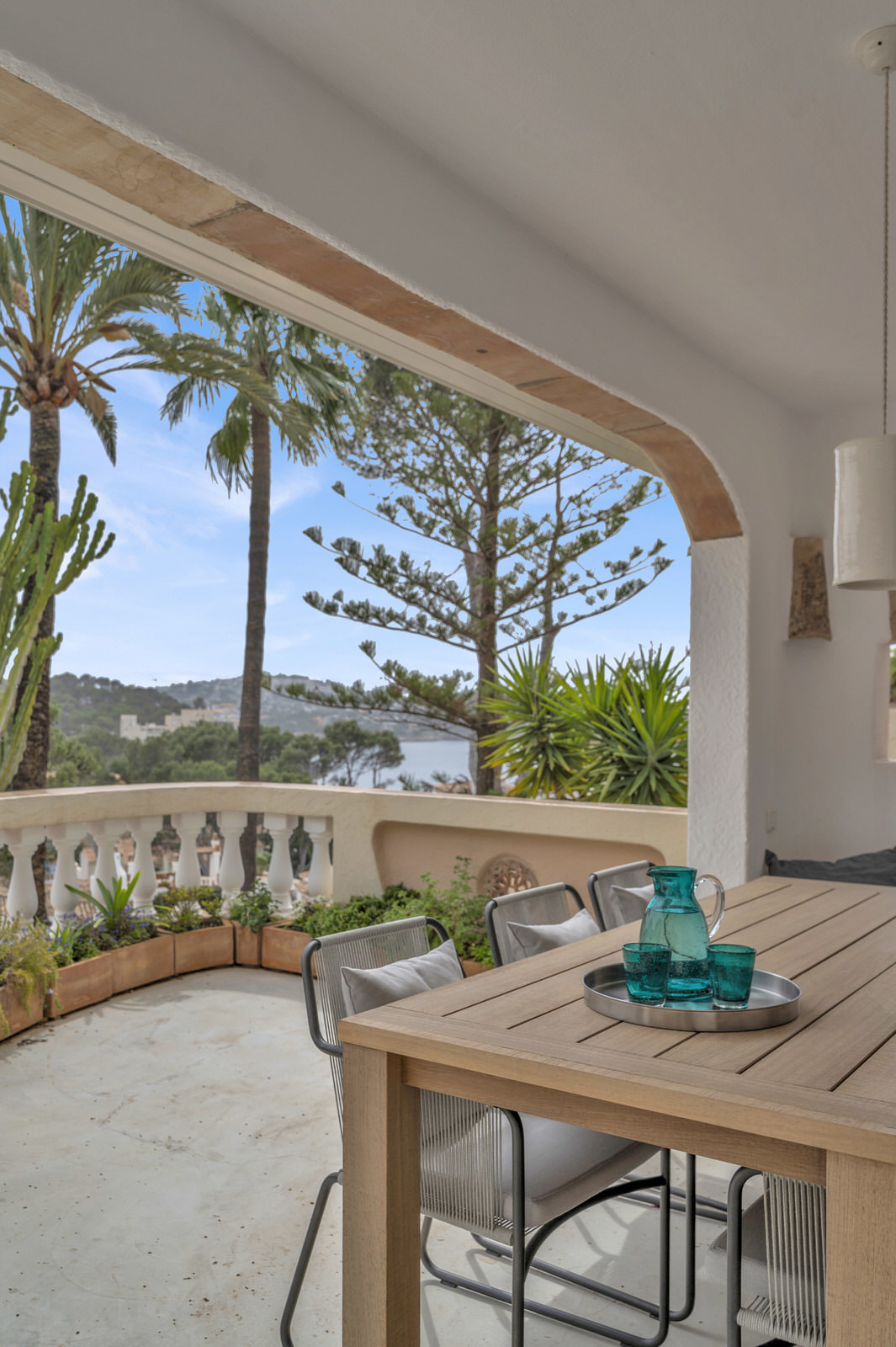 Exclusive renovated flat with 2 terraces & jacuzzi in complex with beach access in Costa de la Calma (2)