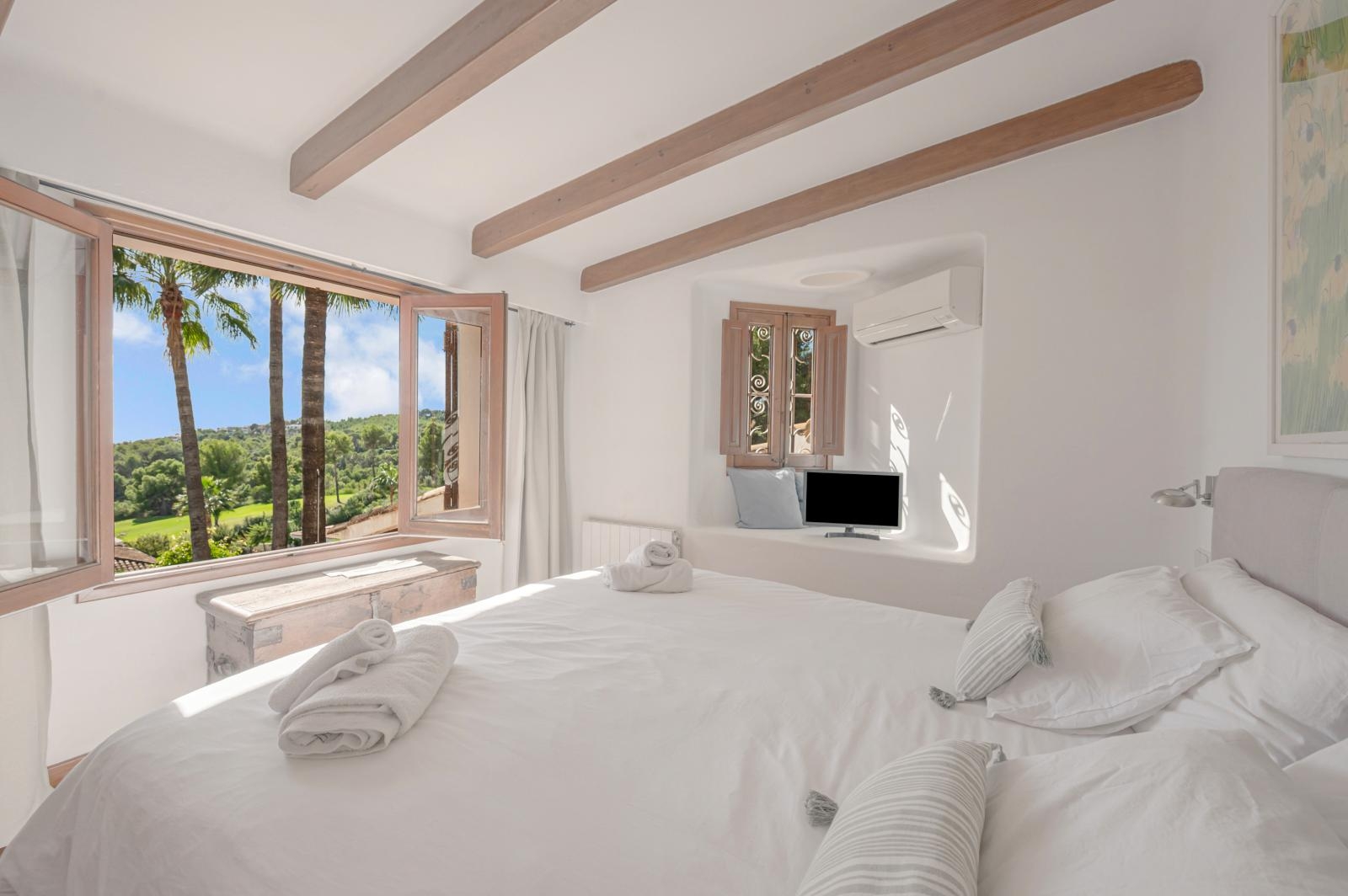 Mediterranean dream villa with sea view in Bendinat (34)