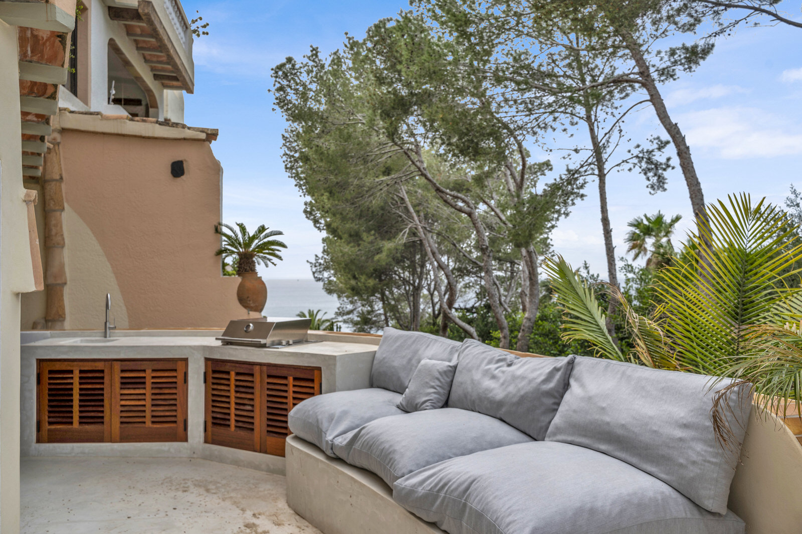 Exclusive renovated flat with 2 terraces & jacuzzi in complex with beach access in Costa de la Calma (7)