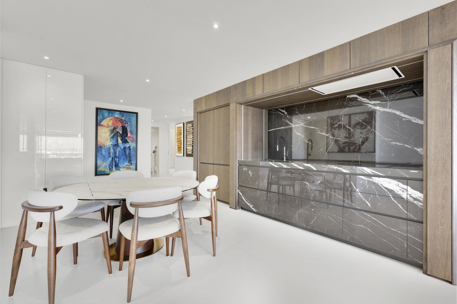 Luxurious apartment with large terrace and stunning views over Palma's harbor and the cathedral (13)