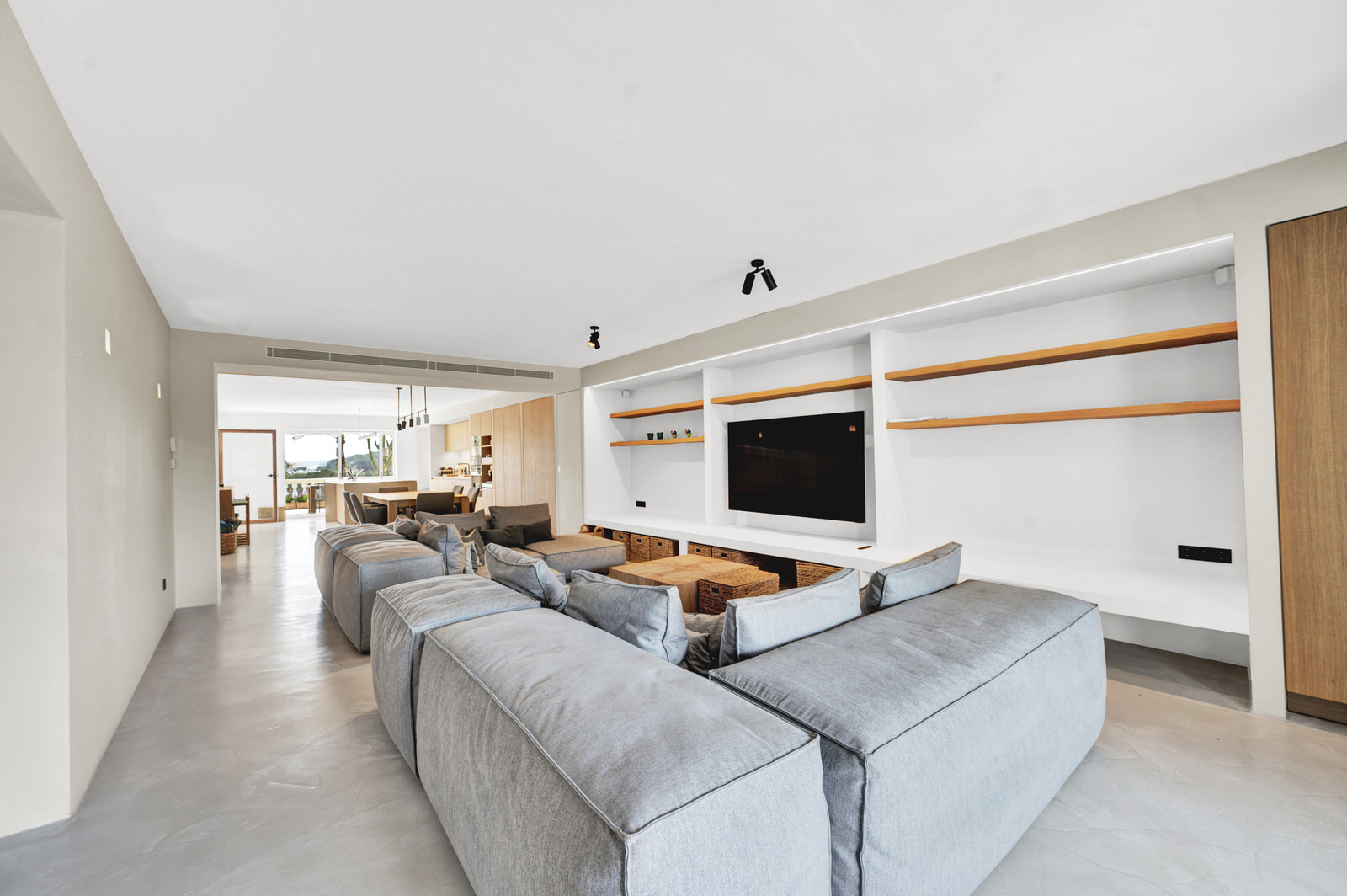 Exclusive renovated flat with 2 terraces & jacuzzi in complex with beach access in Costa de la Calma (41)