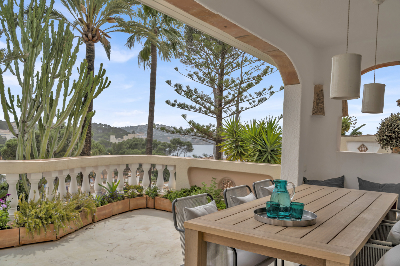 Exclusive renovated flat with 2 terraces & jacuzzi in complex with beach access in Costa de la Calma (1)