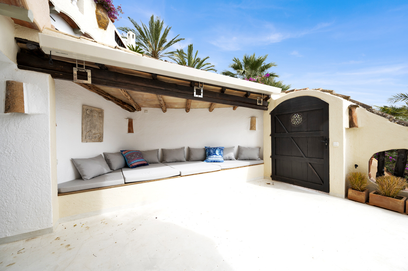 Exclusive renovated flat with 2 terraces & jacuzzi in complex with beach access in Costa de la Calma (38)