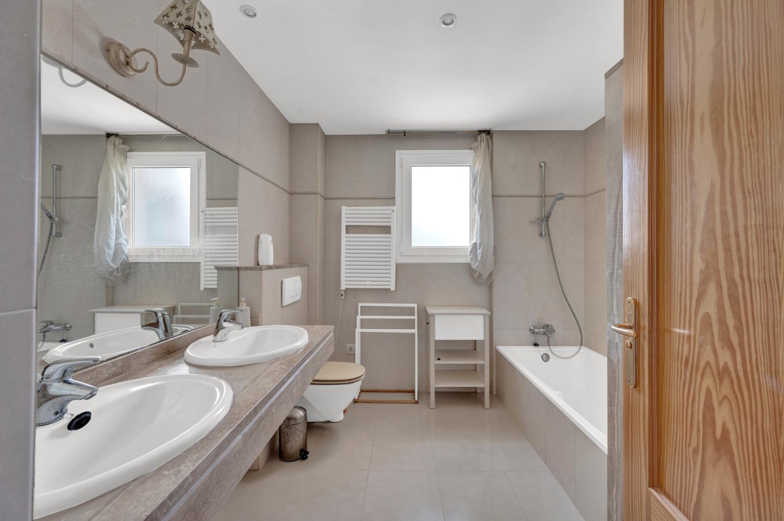 Spacious, very well-kept apartment in a beautiful complex with 2 pools in Santa Ponsa (20)