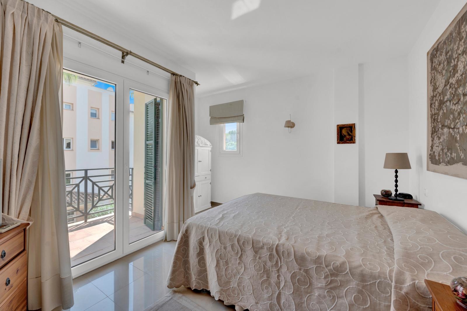 Spacious, very well-kept apartment in a beautiful complex with 2 pools in Santa Ponsa (16)