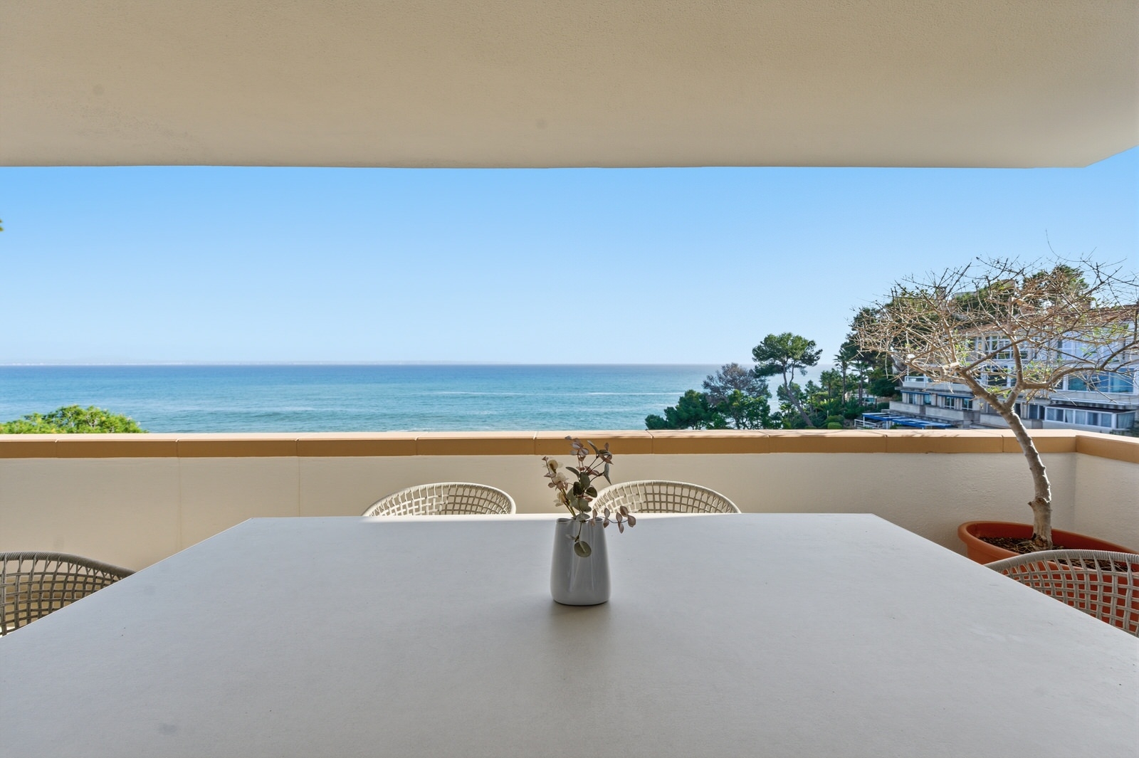 Mallorca 1st sea line. Renovated penthouse with dream views in complex with pool in Cala Vinyes (14)