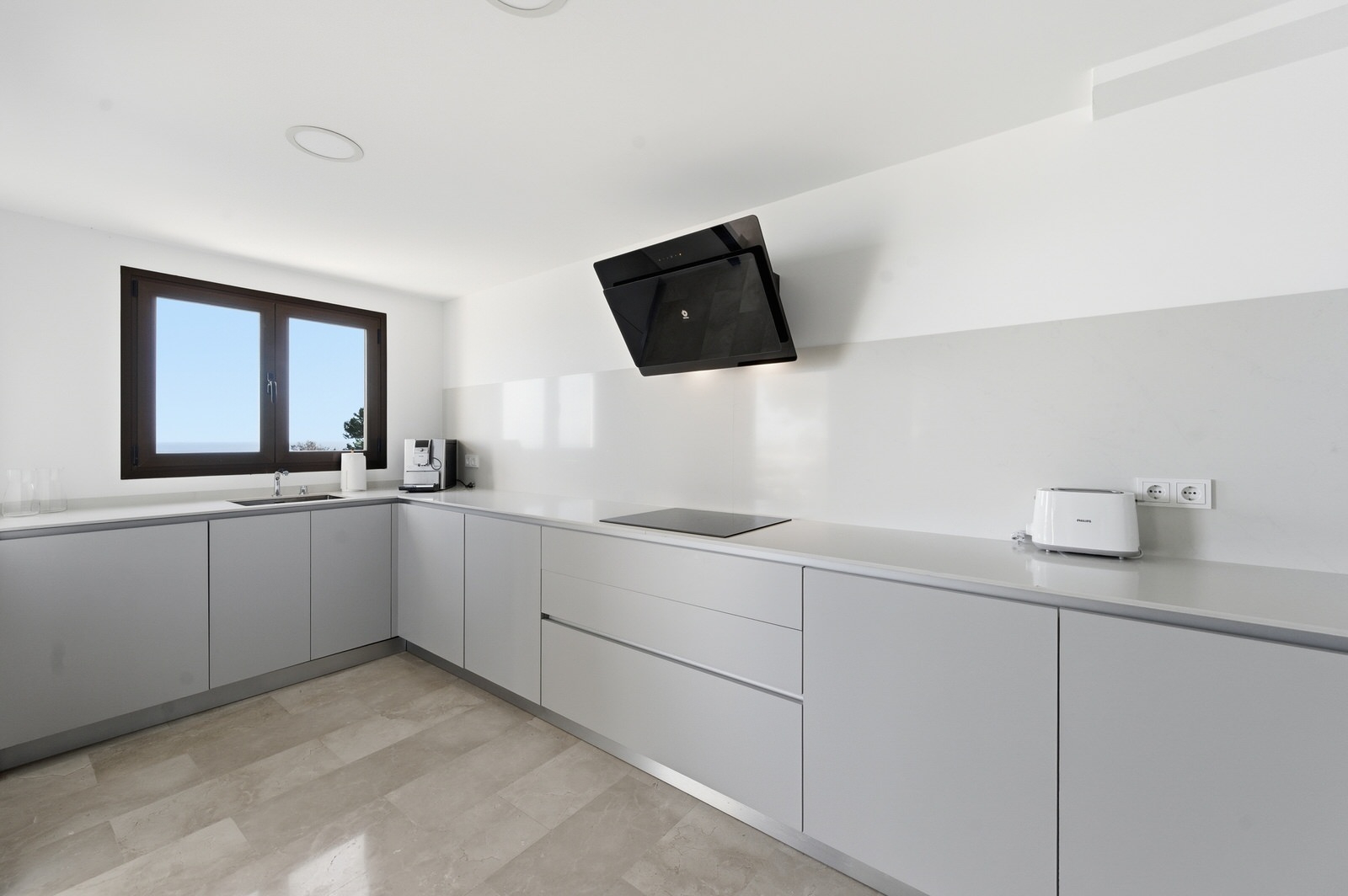 Mallorca 1st sea line. Renovated penthouse with dream views in complex with pool in Cala Vinyes (18)