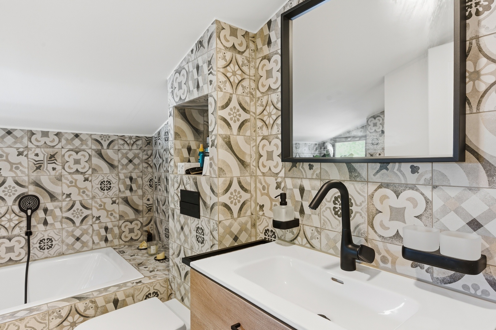 Mallorca 1st sea line. Renovated penthouse with dream views in complex with pool in Cala Vinyes (20)