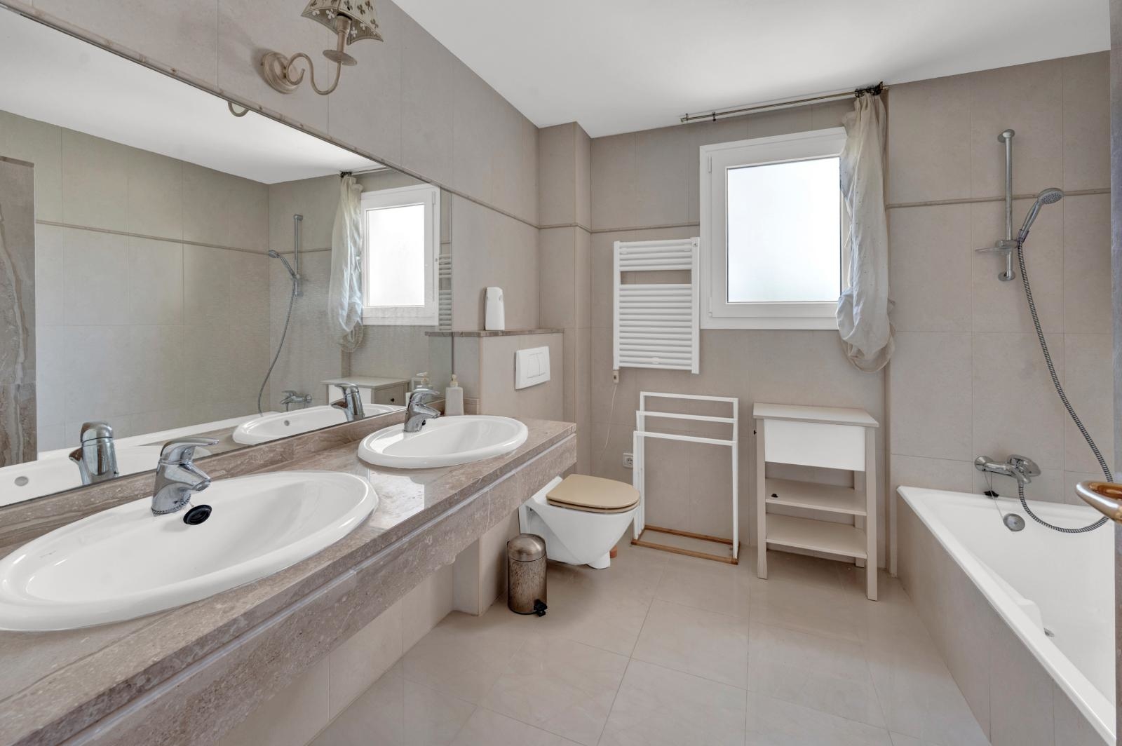 Spacious, very well-kept apartment in a beautiful complex with 2 pools in Santa Ponsa (21)