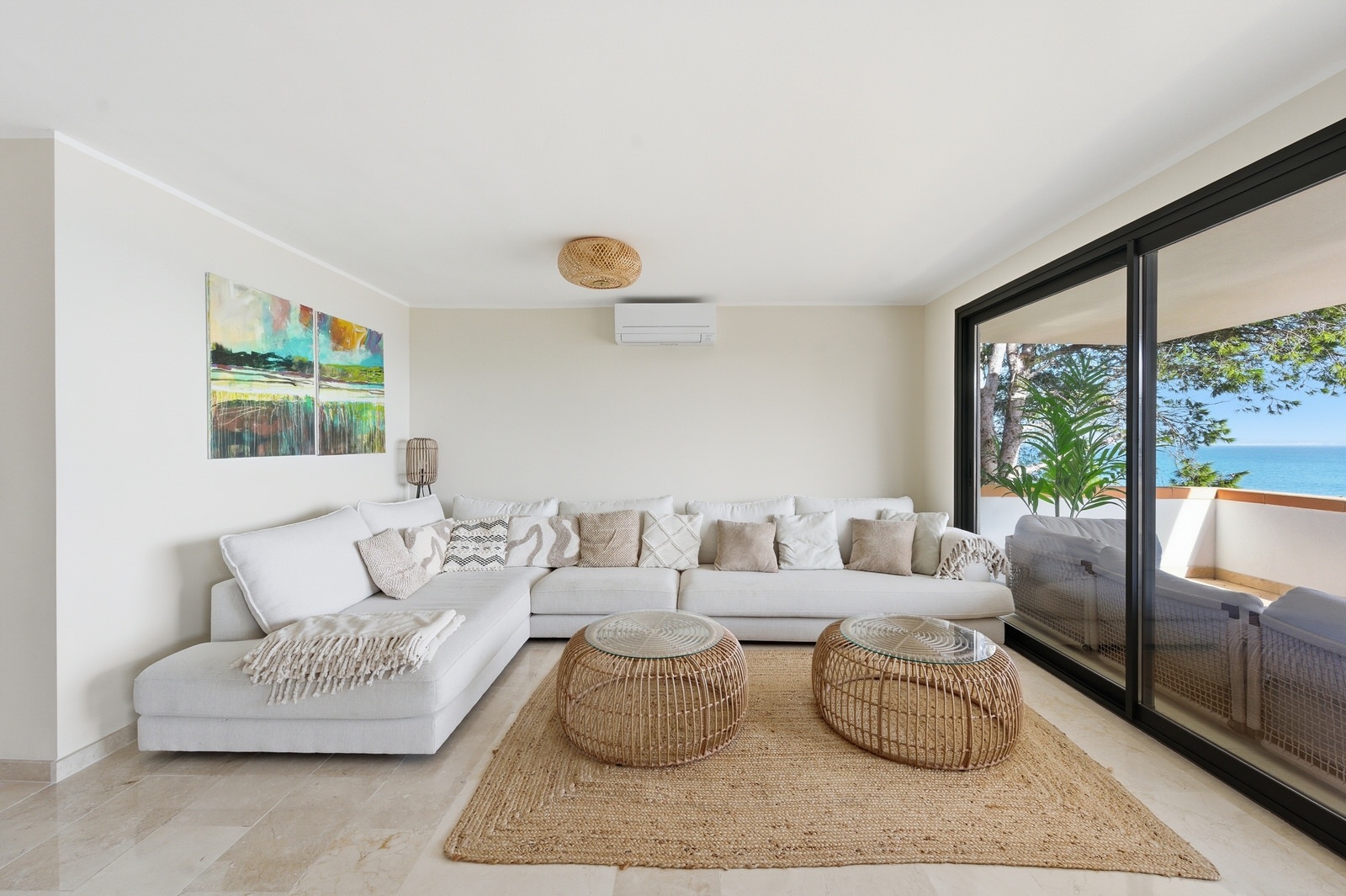 Mallorca 1st sea line. Renovated penthouse with dream views in complex with pool in Cala Vinyes (7)