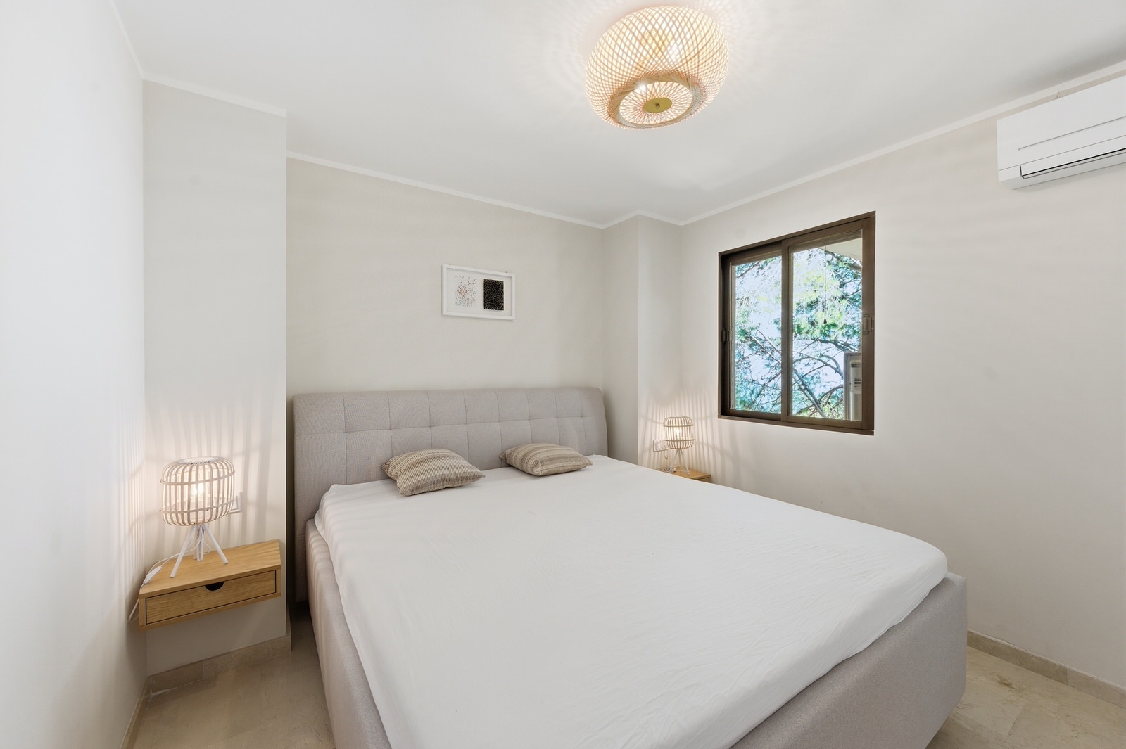 Mallorca 1st sea line. Renovated penthouse with dream views in complex with pool in Cala Vinyes (12)