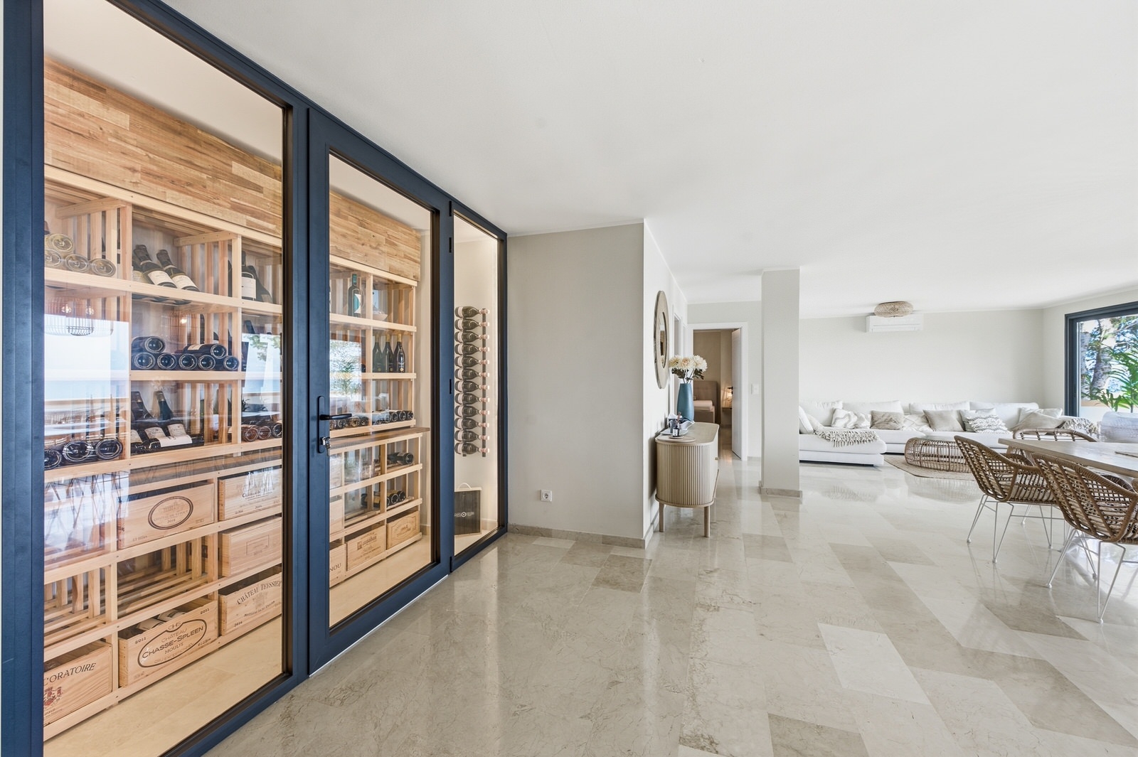 Mallorca 1st sea line. Renovated penthouse with dream views in complex with pool in Cala Vinyes (5)