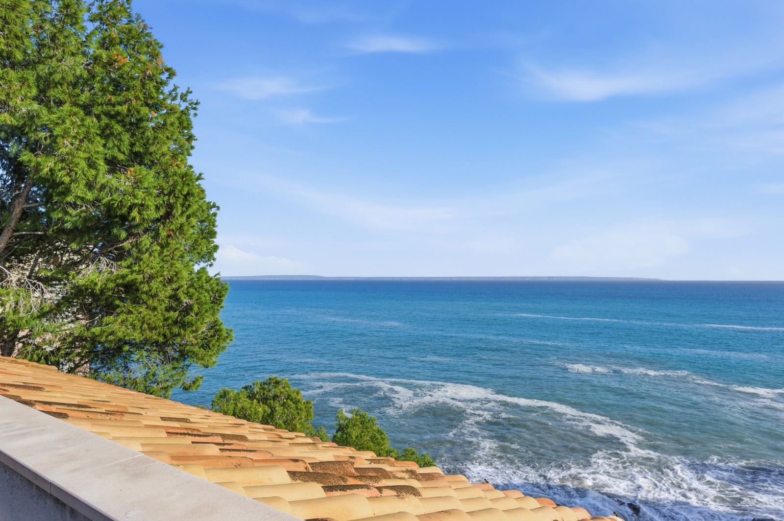 Mallorca 1st sea line. Renovated penthouse with dream views in complex with pool in Cala Vinyes (26)