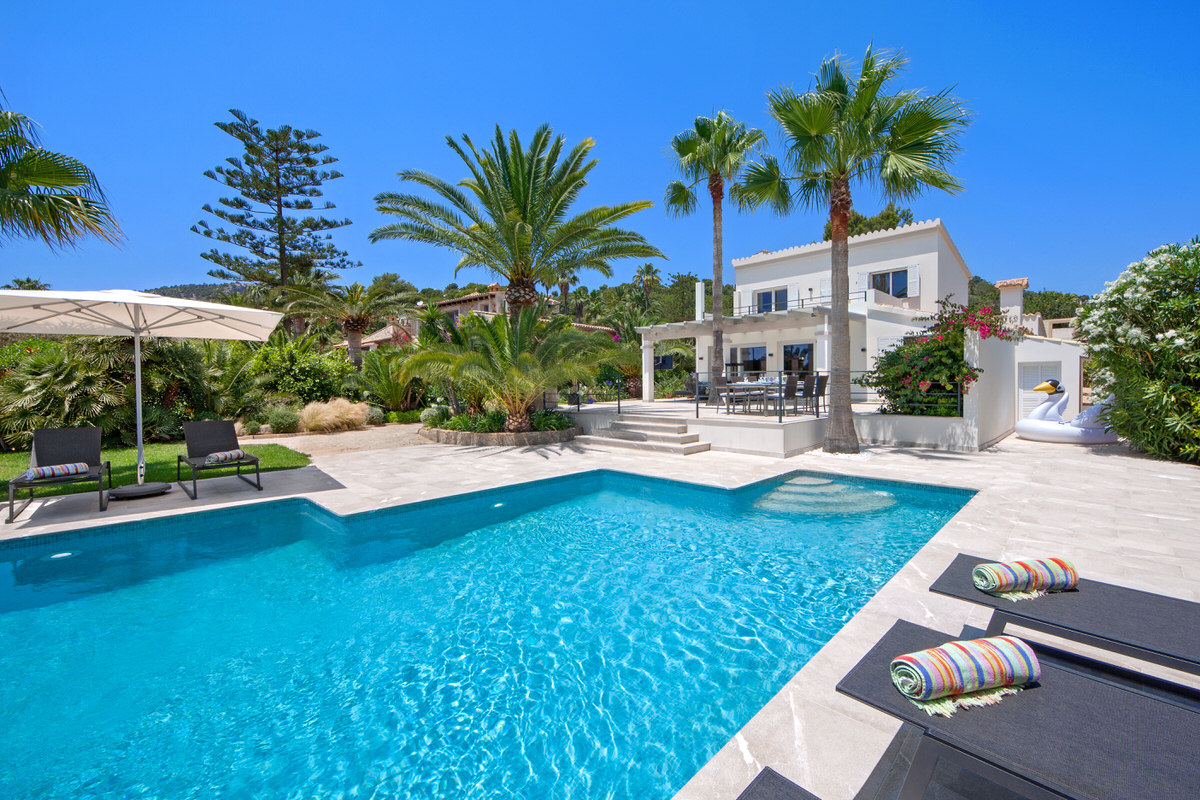 Modern villa with sea and harbor views and sought-after vacation rental license in Puerto Andratx (1)
