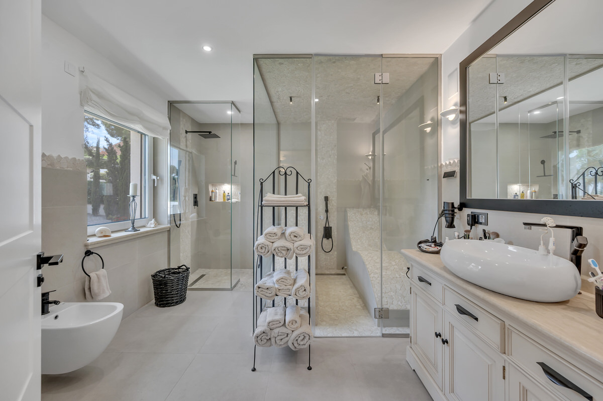 Energy-efficient luxury villa with pool, summer kitchen and guest area in a quiet location in Santa Ponsa, ref. 7556 (33)