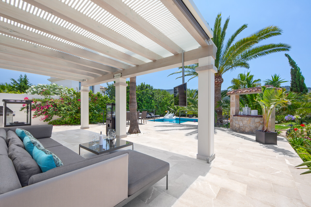 Modern villa with sea and harbor views and sought-after vacation rental license in Puerto Andratx (2)