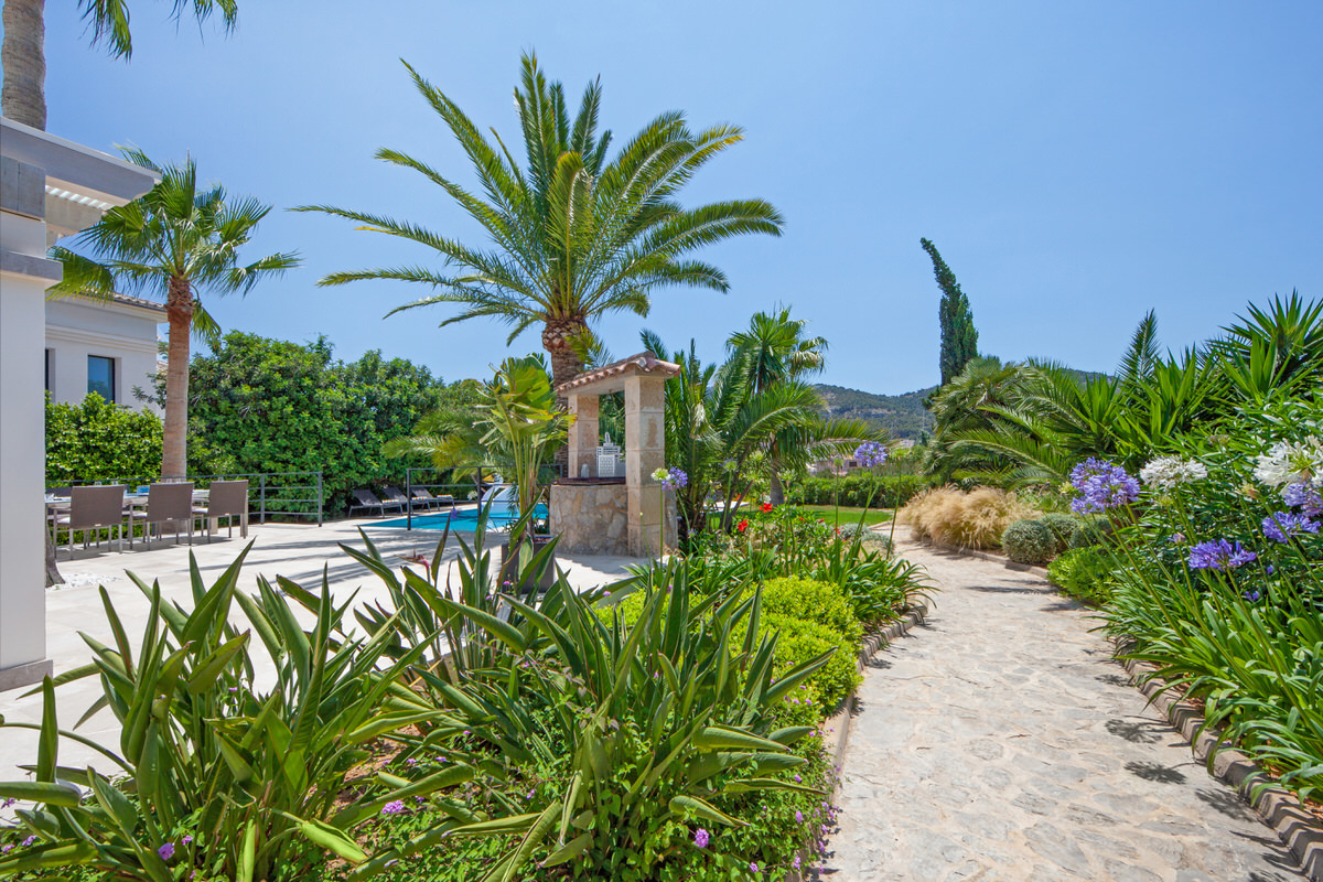 Modern villa with sea and harbor views and sought-after vacation rental license in Puerto Andratx (13)