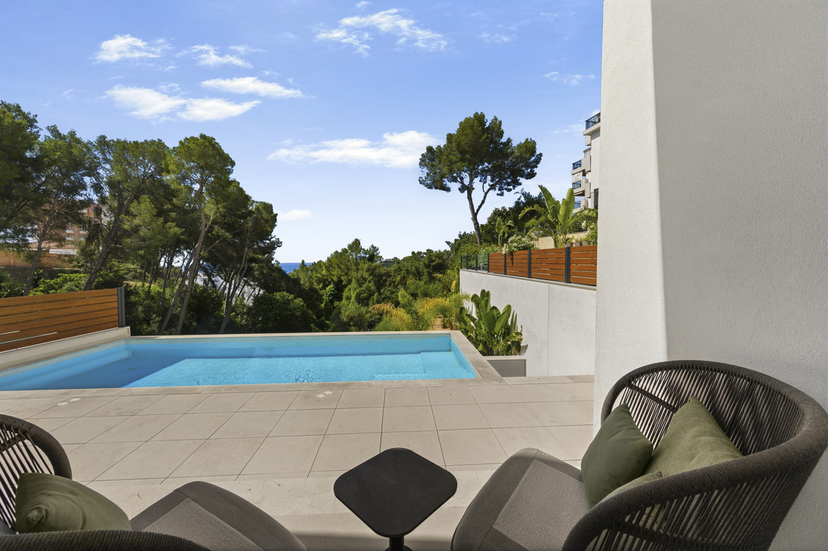 New build family villa with private pool and partial sea views on the coast adjacent to Palma (35)