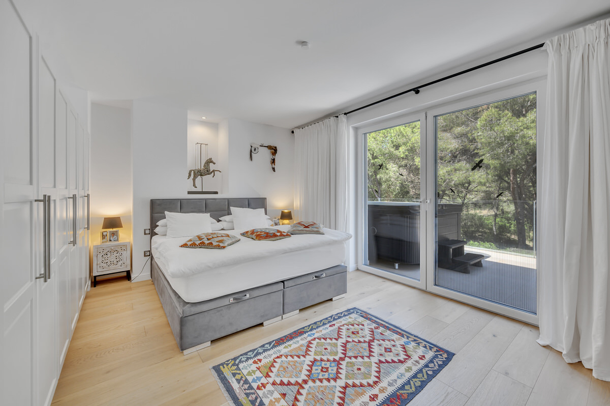 Energy-efficient luxury villa with pool, summer kitchen and guest area in a quiet location in Santa Ponsa, ref. 7556 (35)