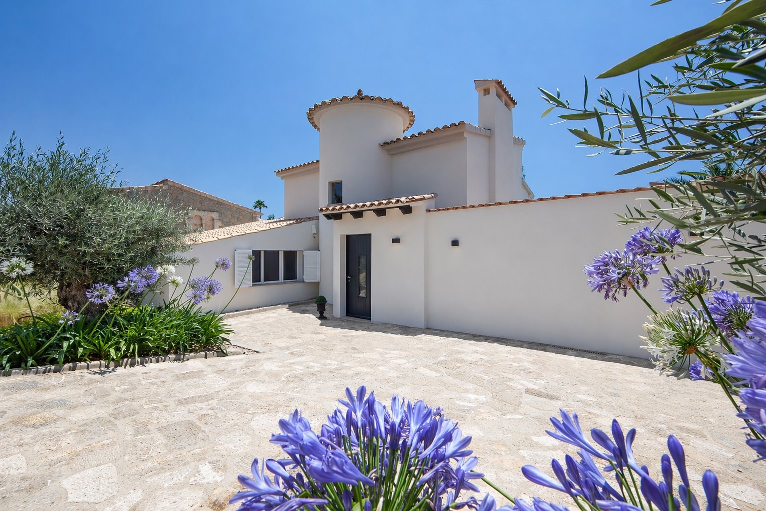 Modern villa with sea and harbor views and sought-after vacation rental license in Puerto Andratx (15)